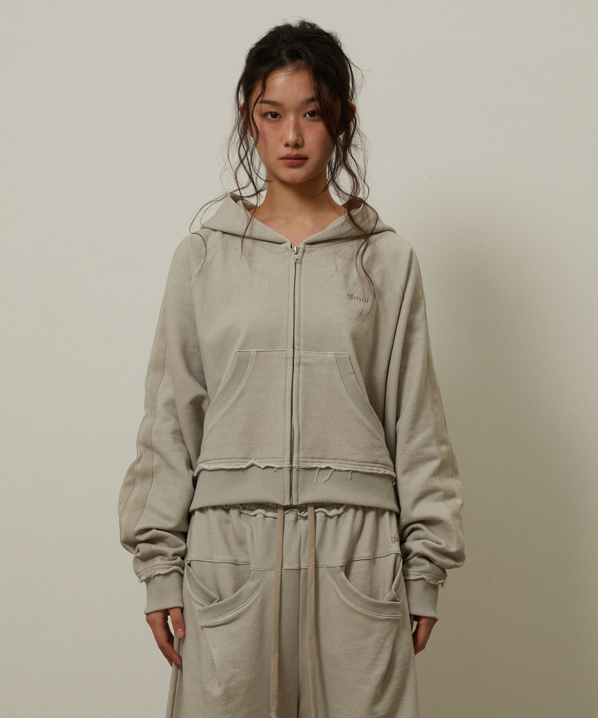 기머(GIMOR) Baggy Distressed Zip-Up Beige