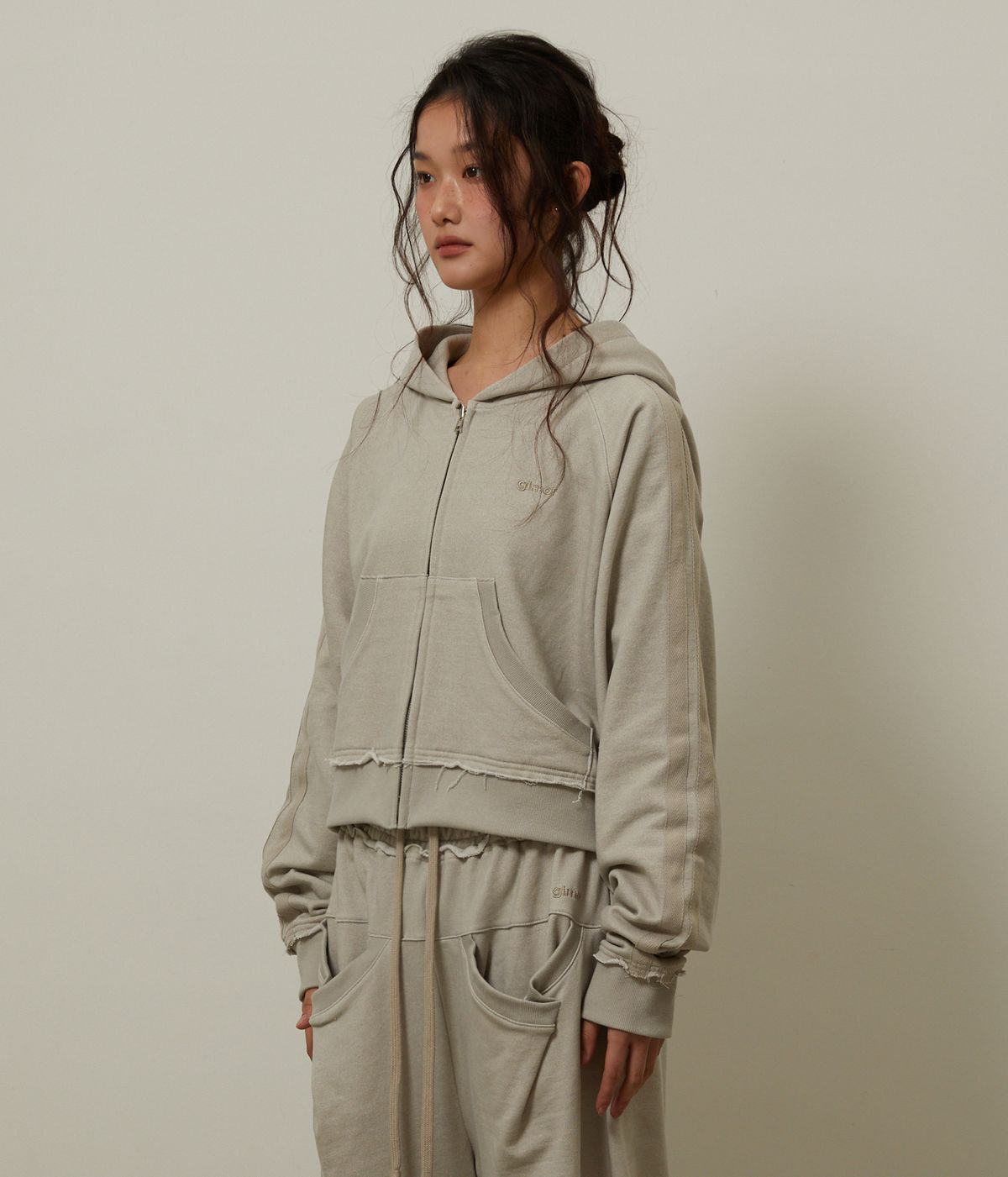 기머(GIMOR) Baggy Distressed Zip-Up Beige