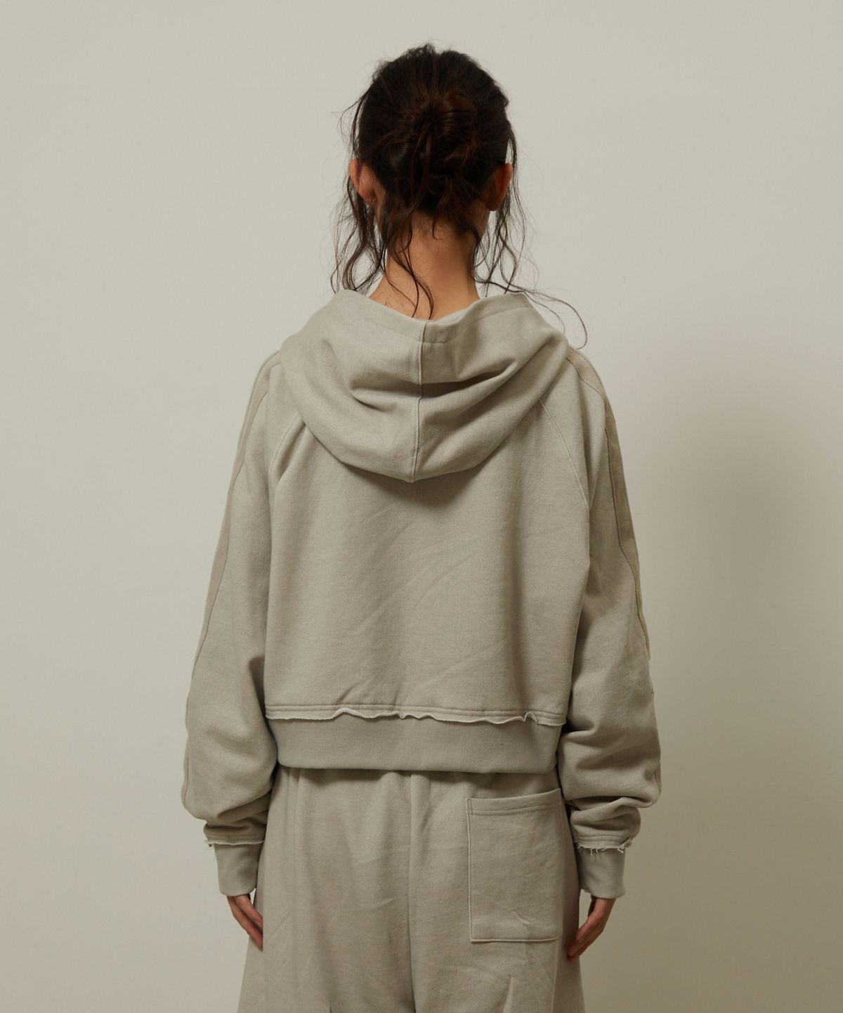 기머(GIMOR) Baggy Distressed Zip-Up Beige