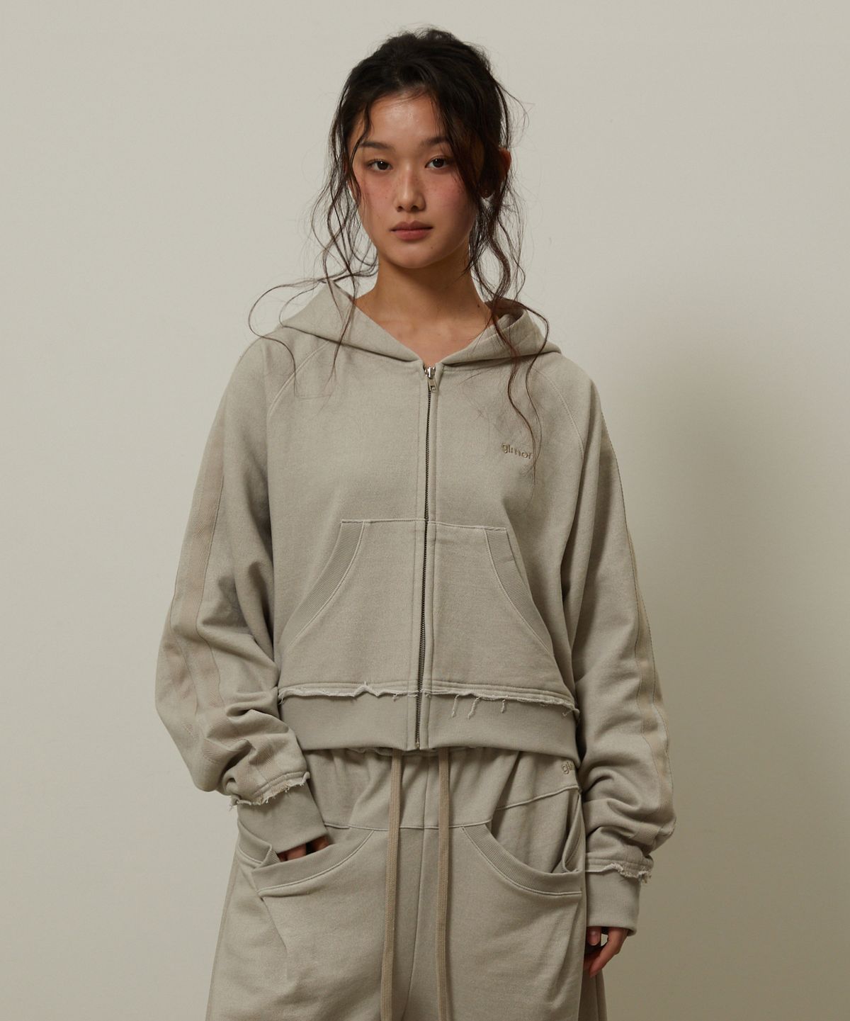 기머(GIMOR) Baggy Distressed Zip-Up Beige