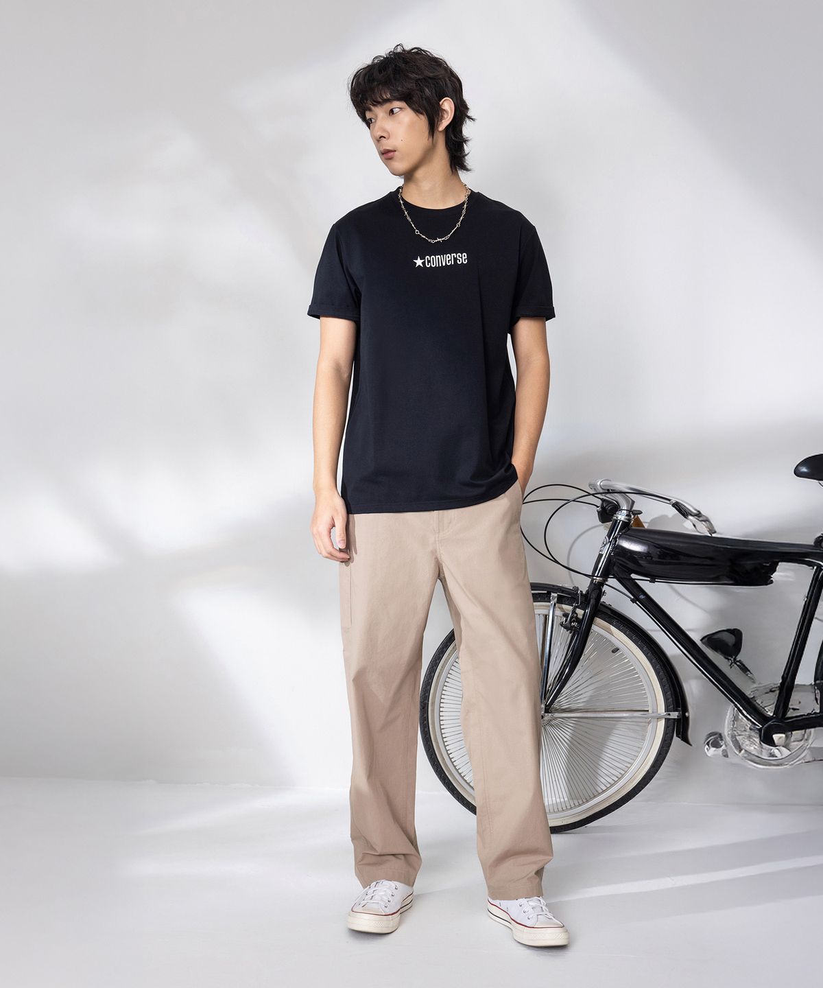 컨버스(CONVERSE) 소로나 로고 스탠다드 핏 티셔츠 블랙 UCJ782-023