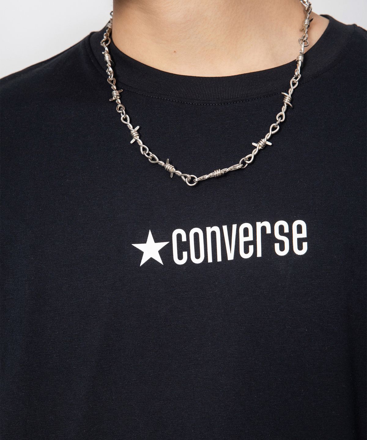 컨버스(CONVERSE) 소로나 로고 스탠다드 핏 티셔츠 블랙 UCJ782-023
