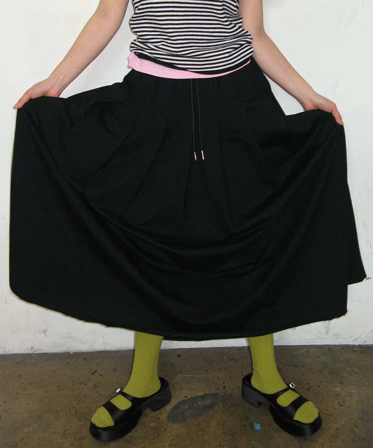론론(RONRON) SWEAT PLEATS LONG SKIRT BLACK