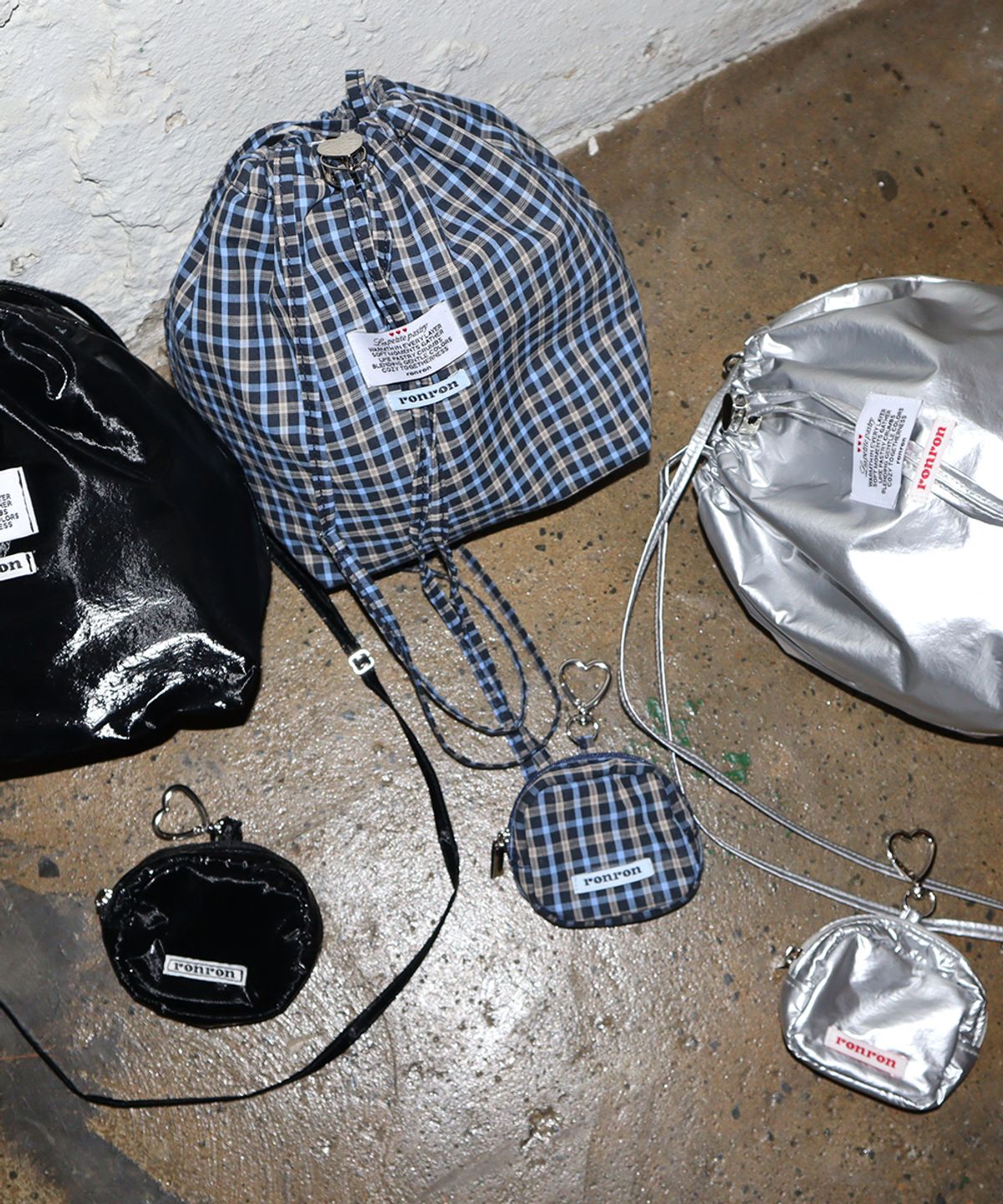 론론(RONRON) MINI BAG KEYRING SET DRAWSTRING BAG NAVY CHECK