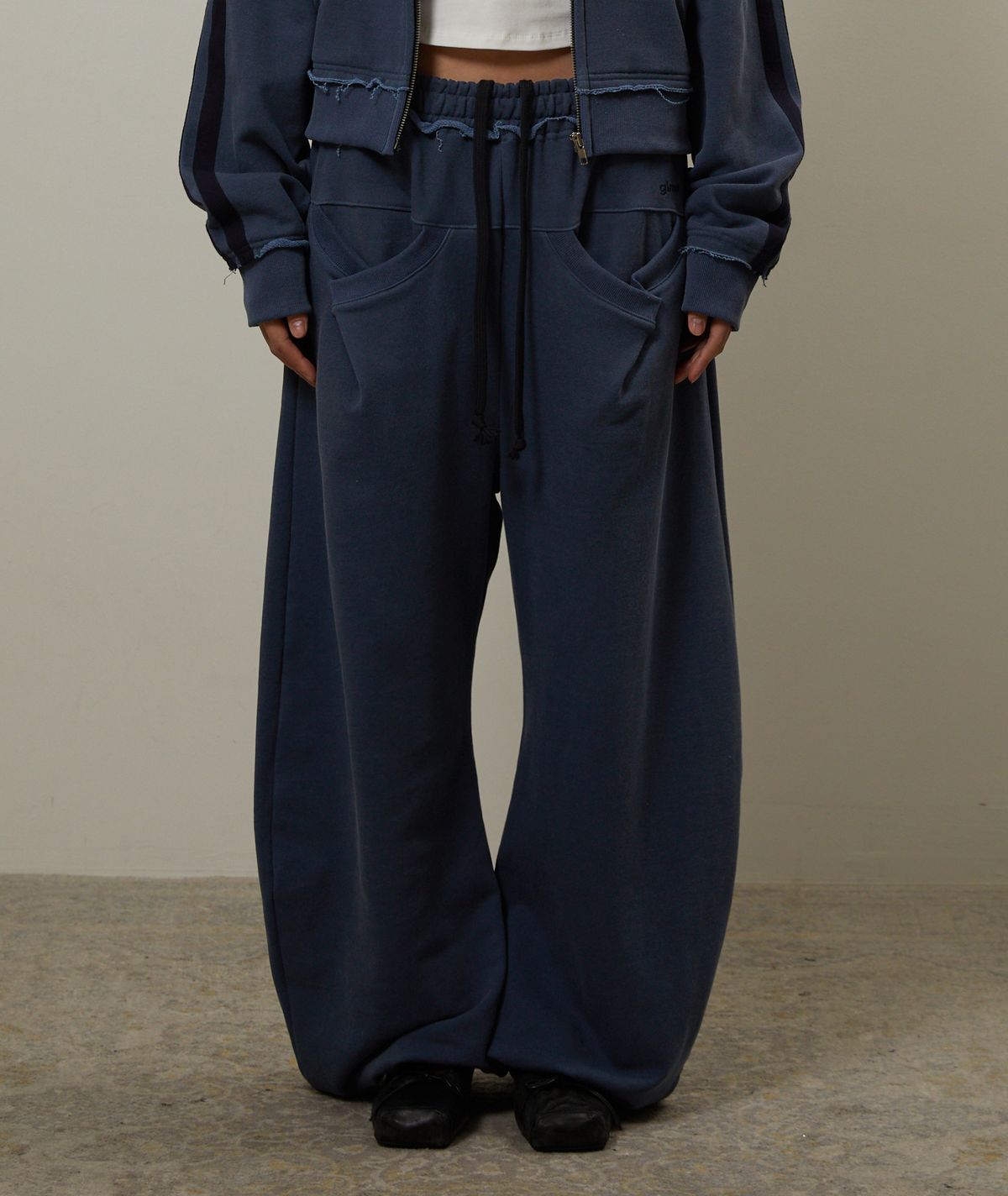 기머(GIMOR) Drop Pocket Sweatpants Navy