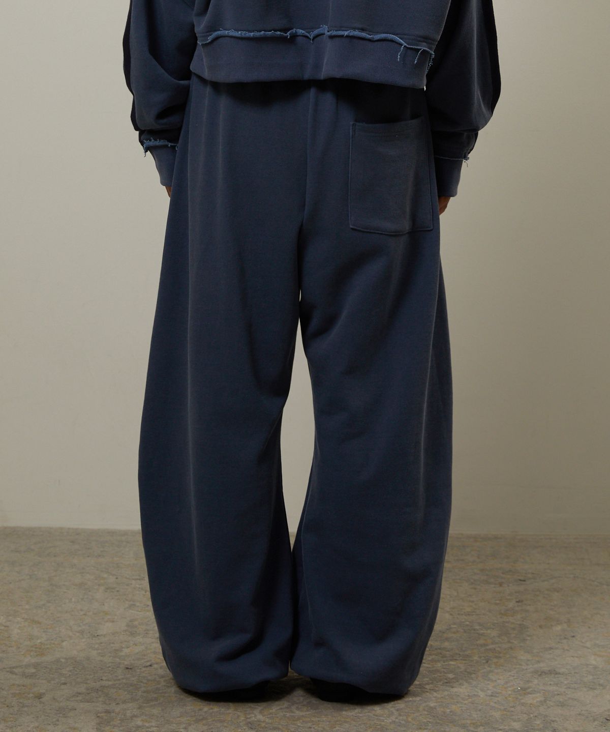기머(GIMOR) Drop Pocket Sweatpants Navy