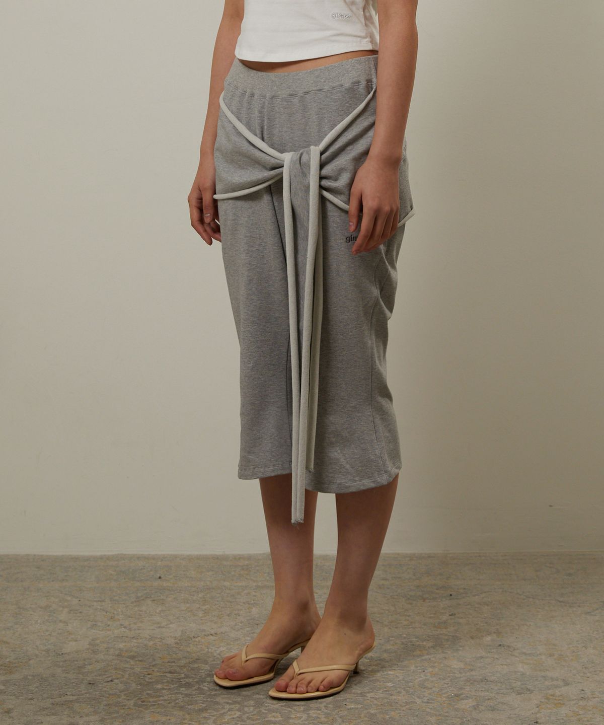 기머(GIMOR) Strap Knot Capri Pants Gray