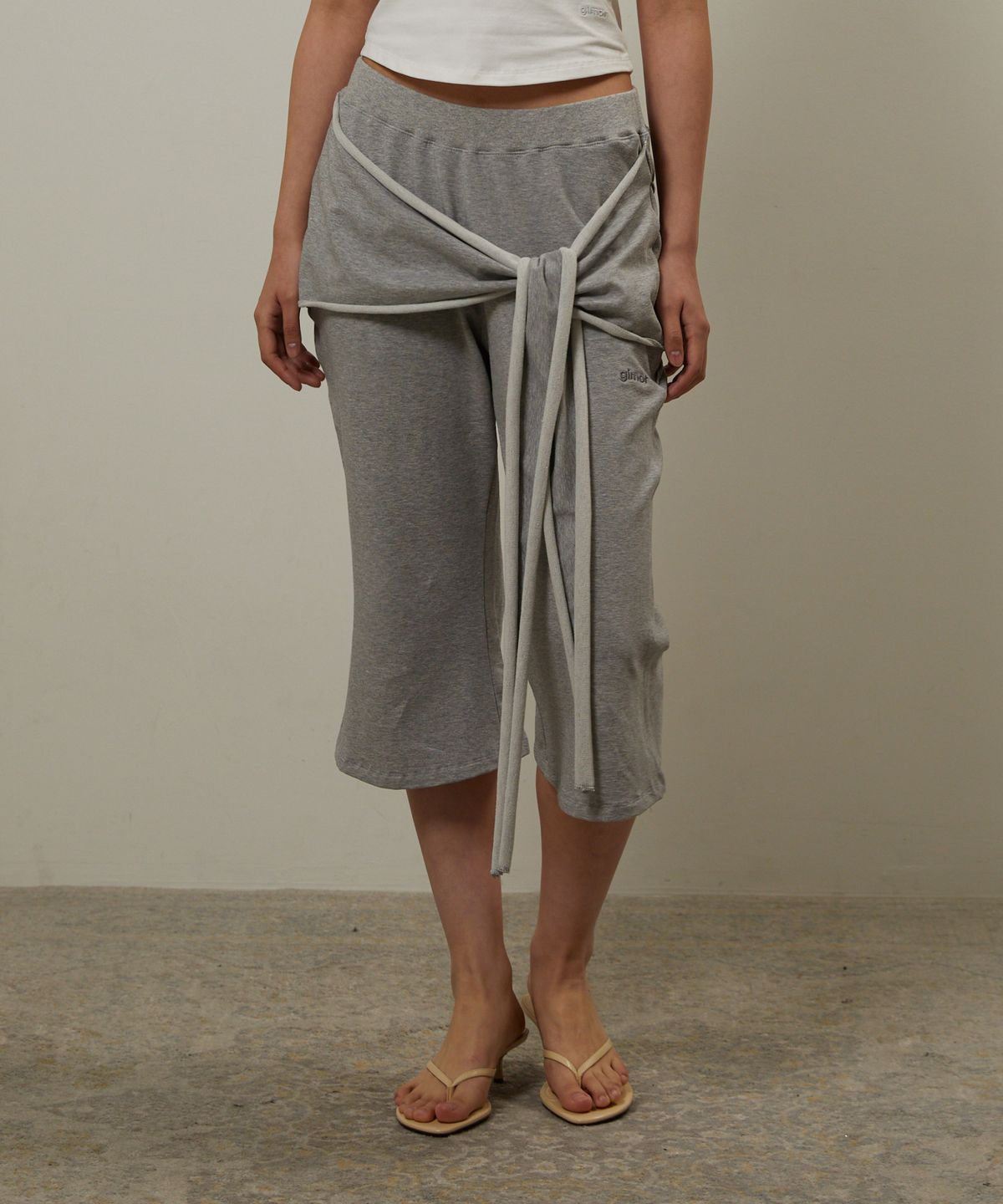 기머(GIMOR) Strap Knot Capri Pants Gray