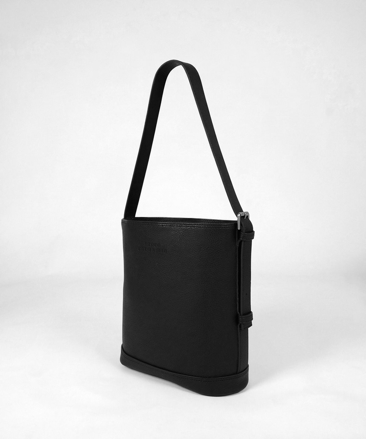 이네크(INNEQ) Alyssa_Embossed Black_lettering