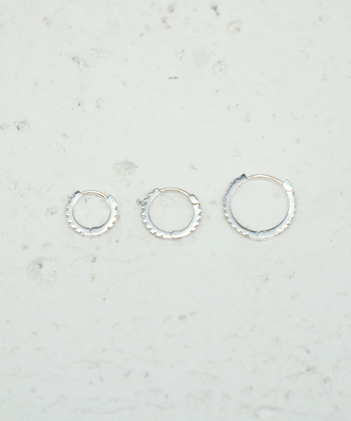 아이엠제이(IAMJ) [925 Silver] 1.6 베이직 큐빅 링 귀걸이 (3types)