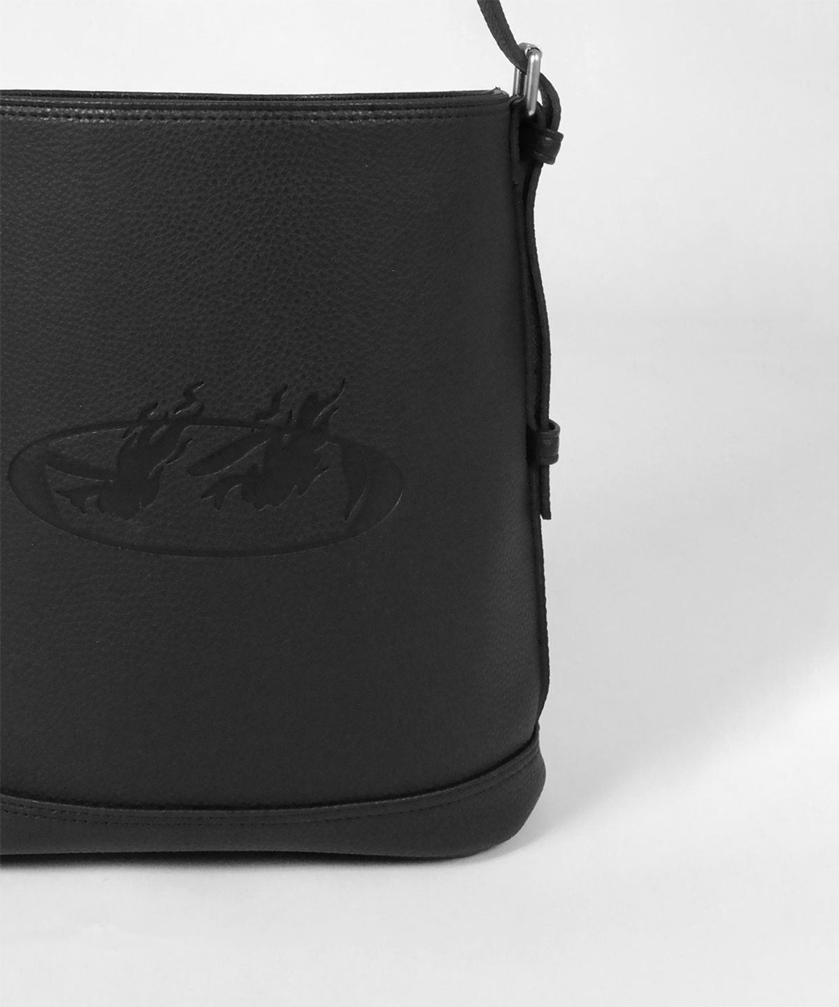 이네크(INNEQ) Alyssa_Embossed Black_Eye