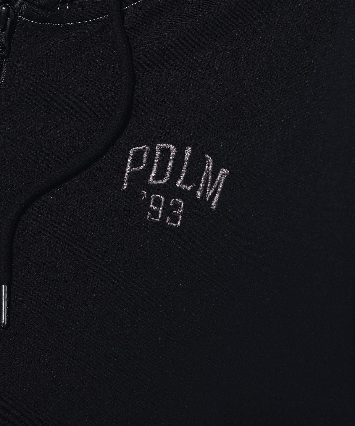 펜듈럼(PENDULUM) 아치형 로고 스티치 배색 후드집업 LQ7TU429_BLACK