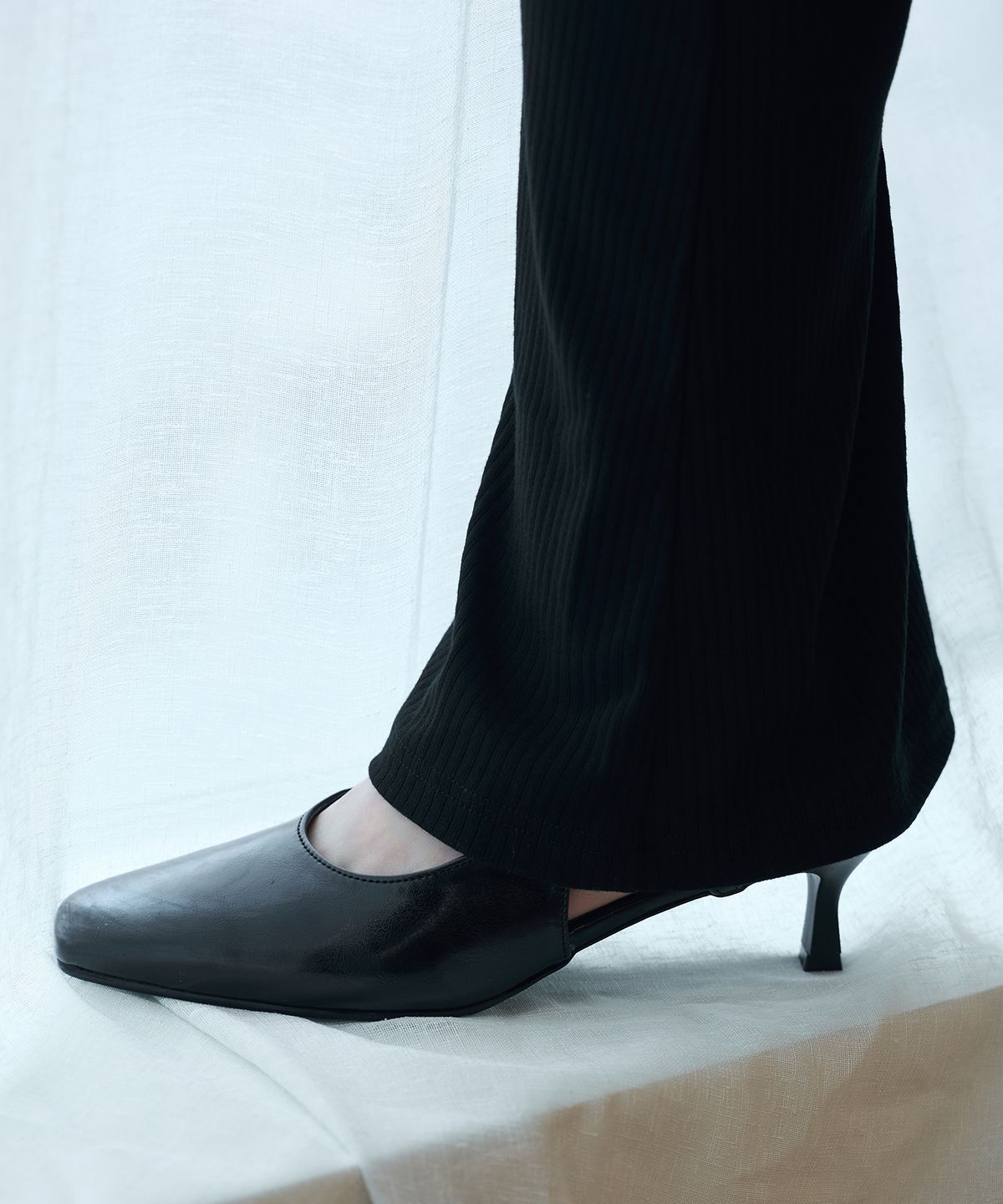 커스텀에이드 우먼(CUSTOMADE WOMAN) 라엘 미니멀 스퀘어 힐 5cm (CW0105VBK)