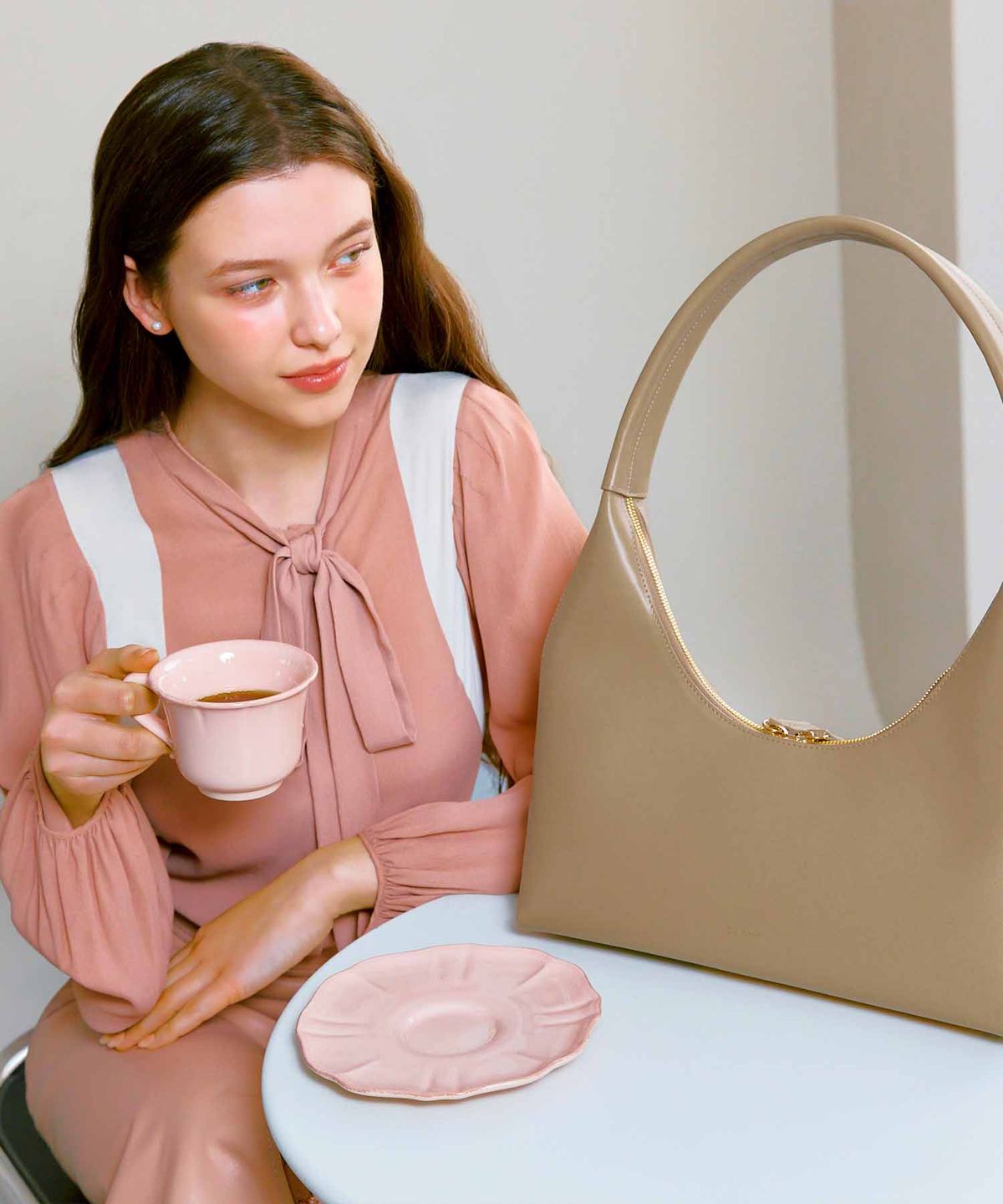 끌라베(CLAVE) 제이미 베이지  숄더백 (JAMIE Beige Shoulder Bag)
