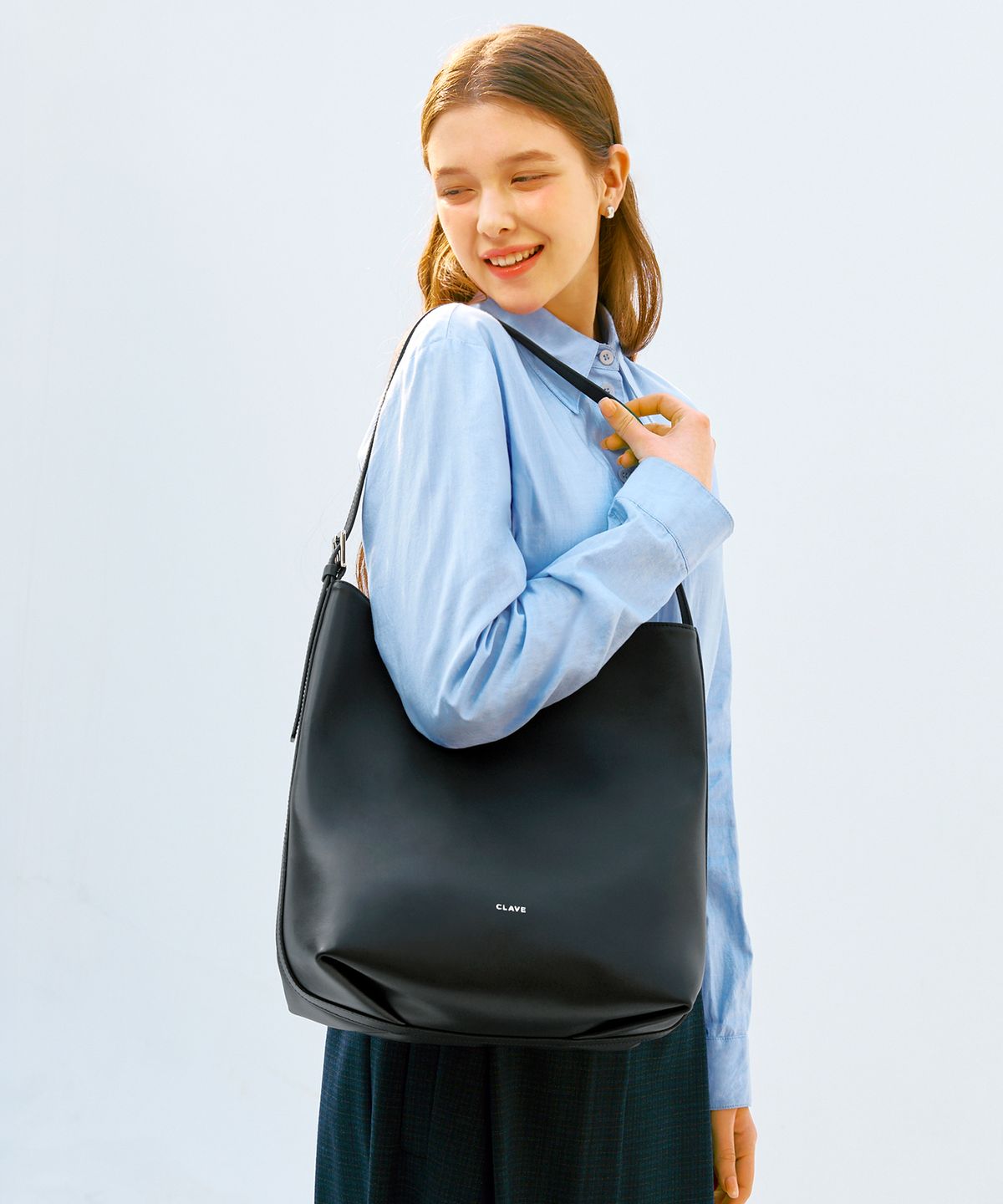 끌라베(CLAVE) 릴리 블랙 토트백 (LILY Black Tote Bag)