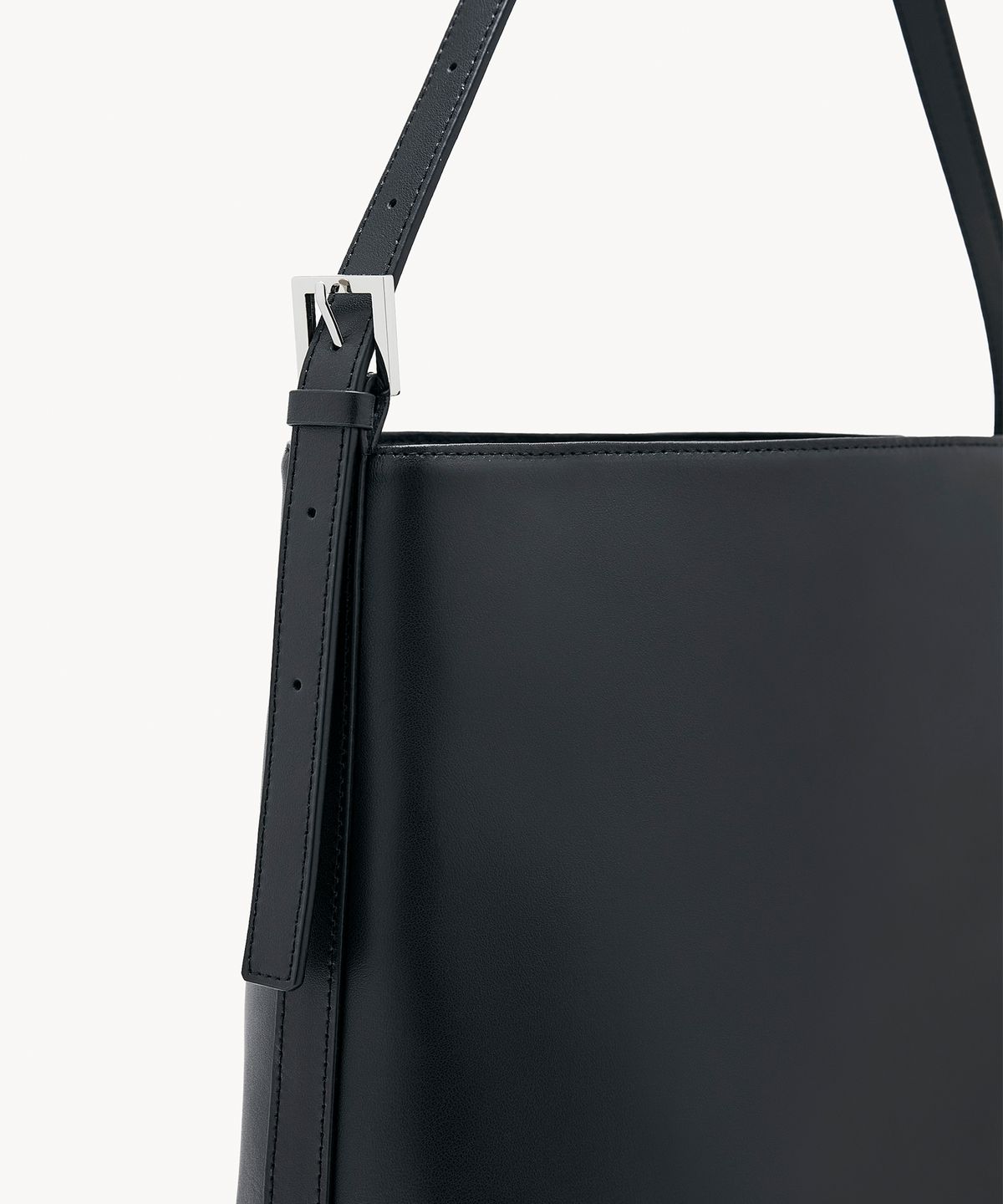 끌라베(CLAVE) 릴리 블랙 토트백 (LILY Black Tote Bag)