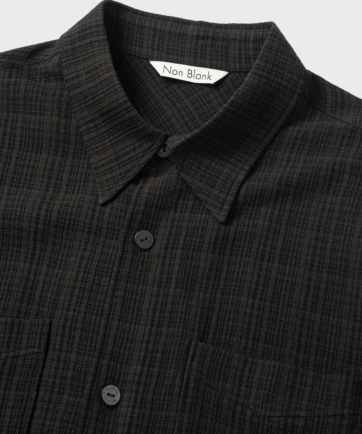 넌블랭크(NONBLANK) 일레귤러 윈도우 체크 크롭 HS 셔츠_BLACK