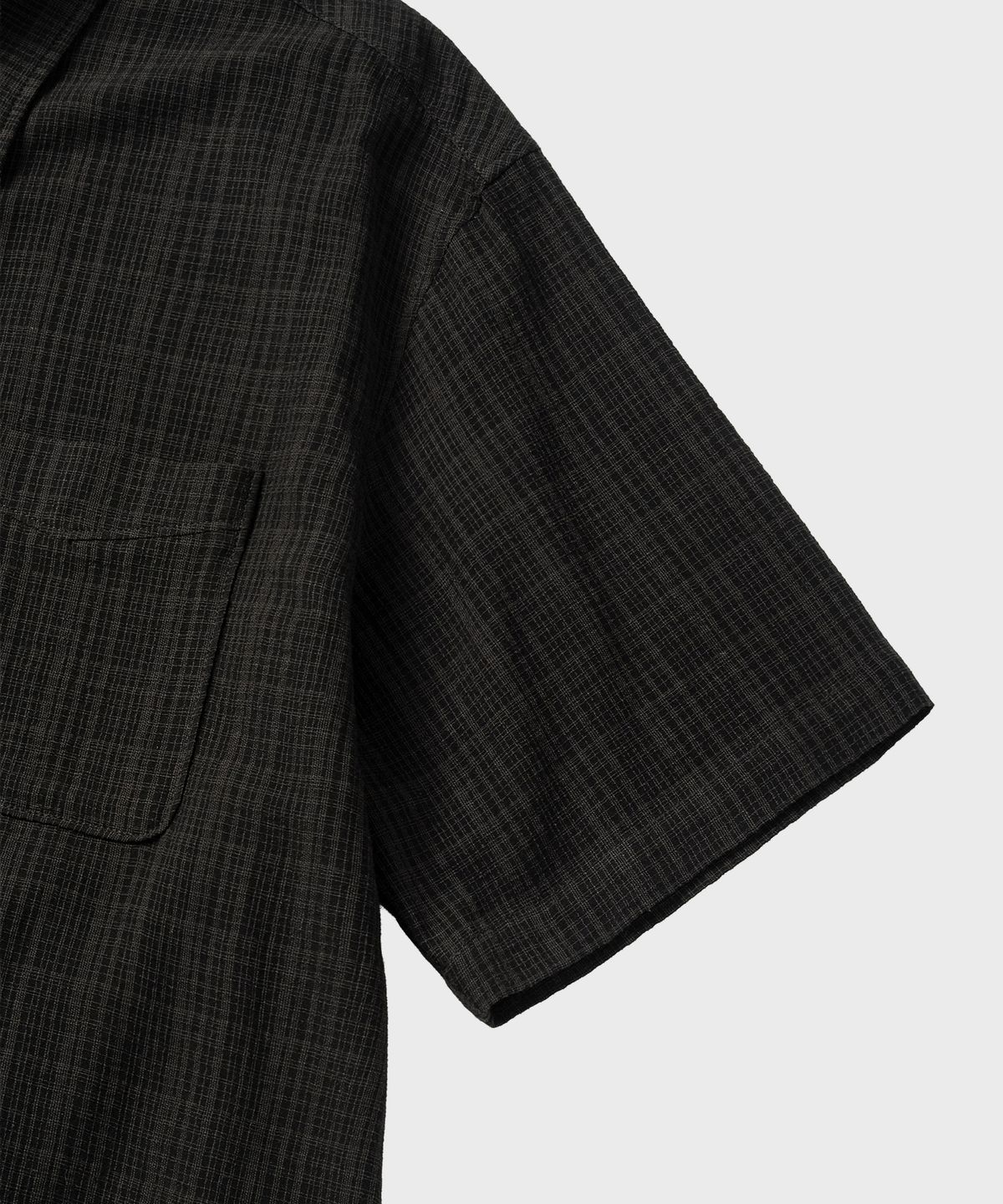 넌블랭크(NONBLANK) 일레귤러 윈도우 체크 크롭 HS 셔츠_BLACK