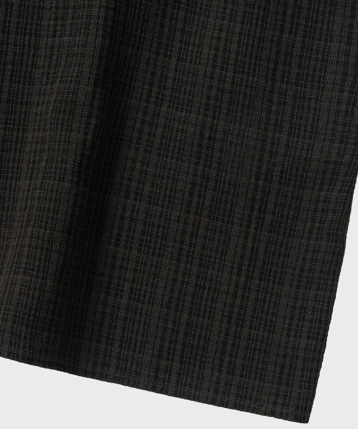 넌블랭크(NONBLANK) 일레귤러 윈도우 체크 크롭 HS 셔츠_BLACK
