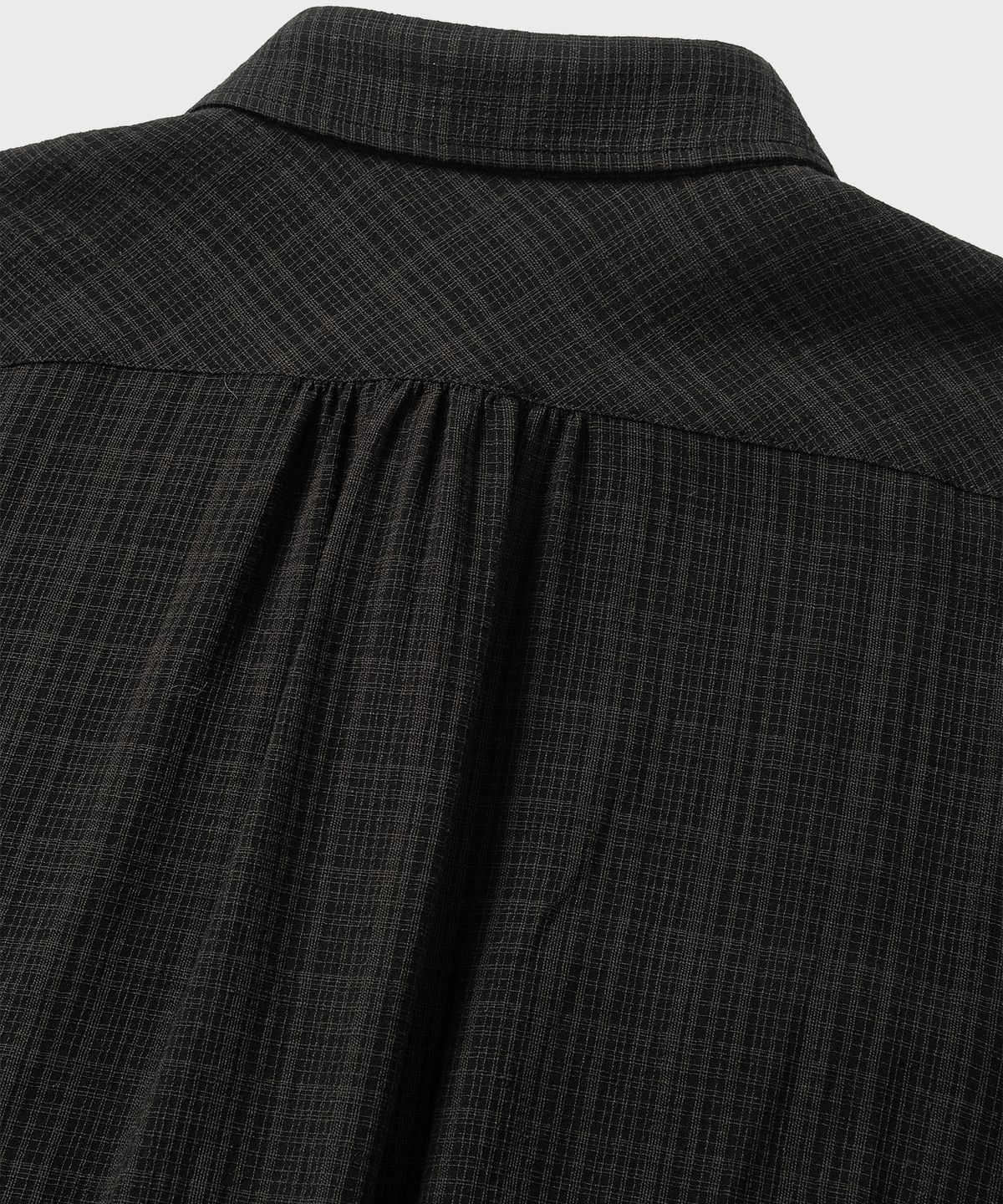 넌블랭크(NONBLANK) 일레귤러 윈도우 체크 크롭 HS 셔츠_BLACK