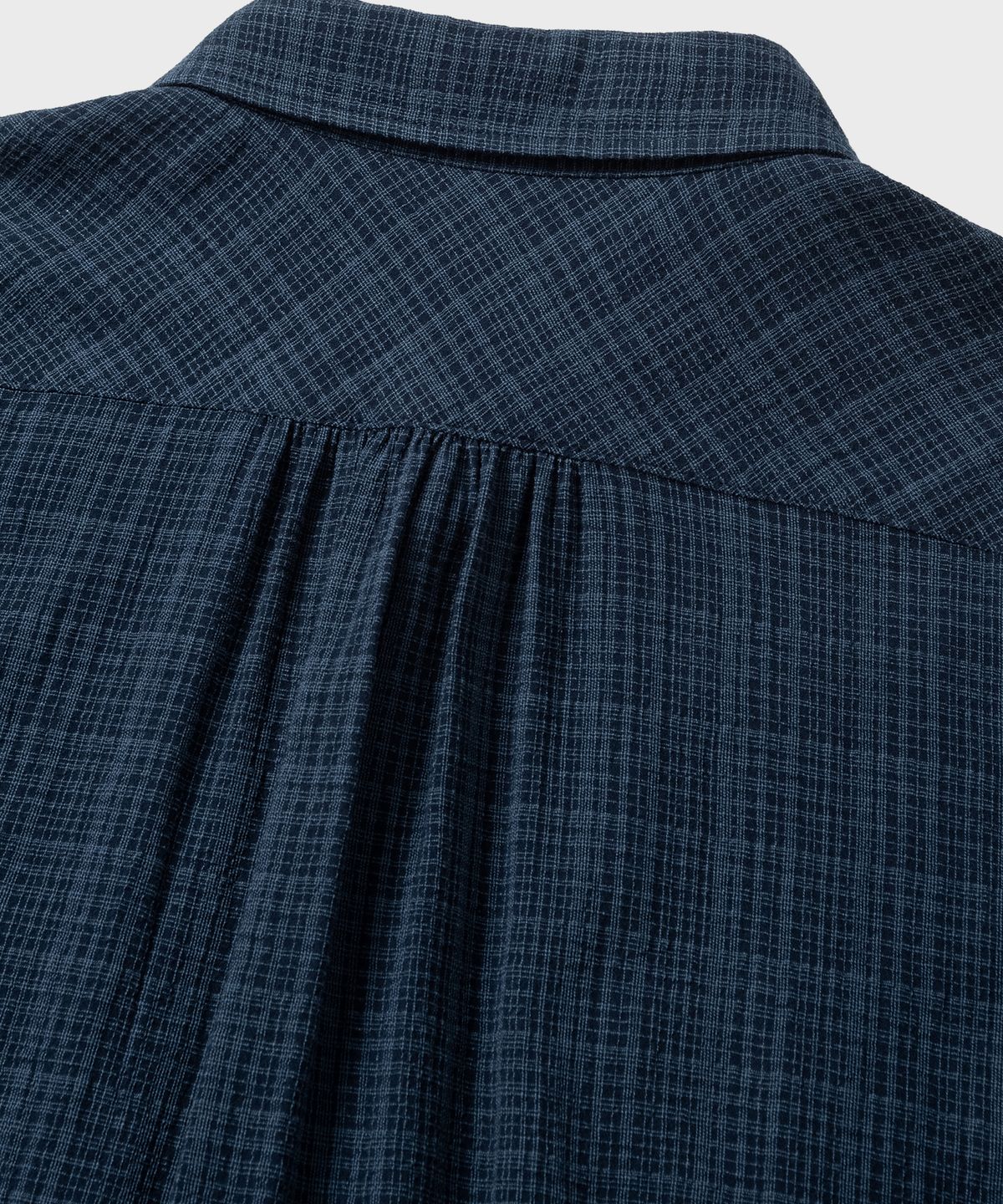 넌블랭크(NONBLANK) 일레귤러 윈도우 체크 크롭 HS 셔츠_DARK BLUE