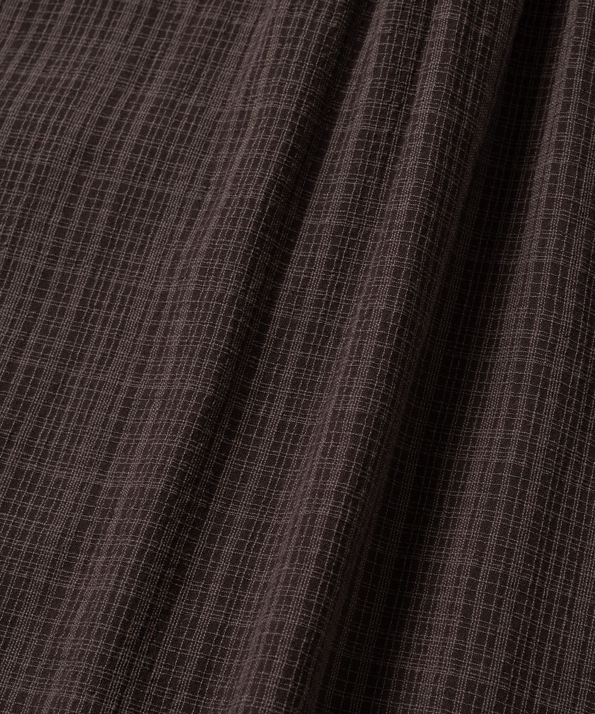 넌블랭크(NONBLANK) 일레귤러 윈도우 체크 크롭 HS 셔츠_DARK BROWN