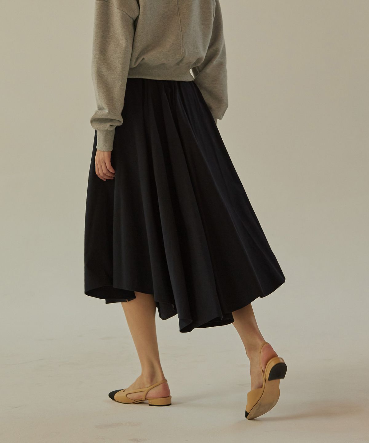 망고매니플리즈(MANGO MANY PLEASE) CURLY FLARE SKIRT