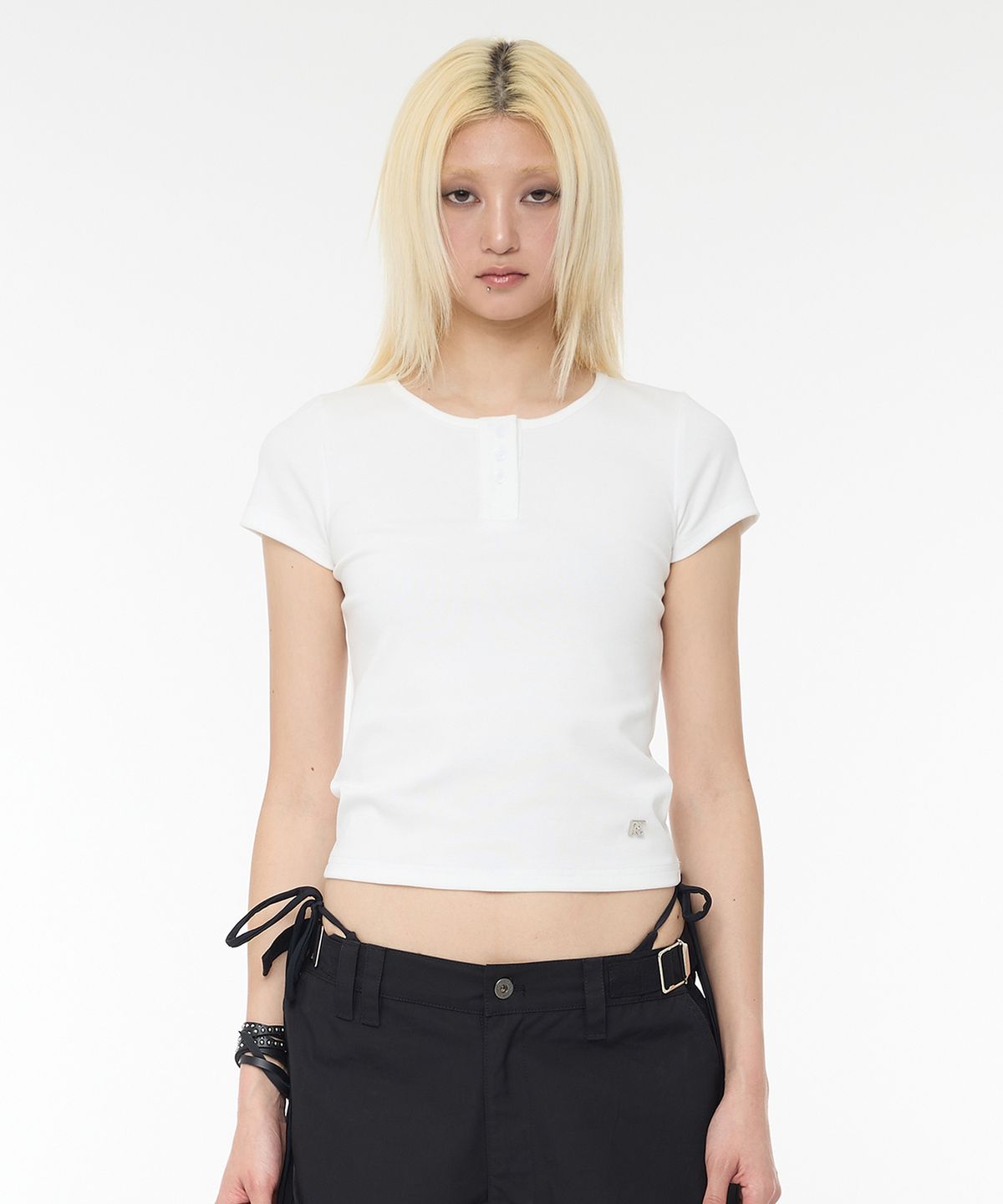 락케이크(ROCKCAKE) Essential Henly Neck Top - Ivory