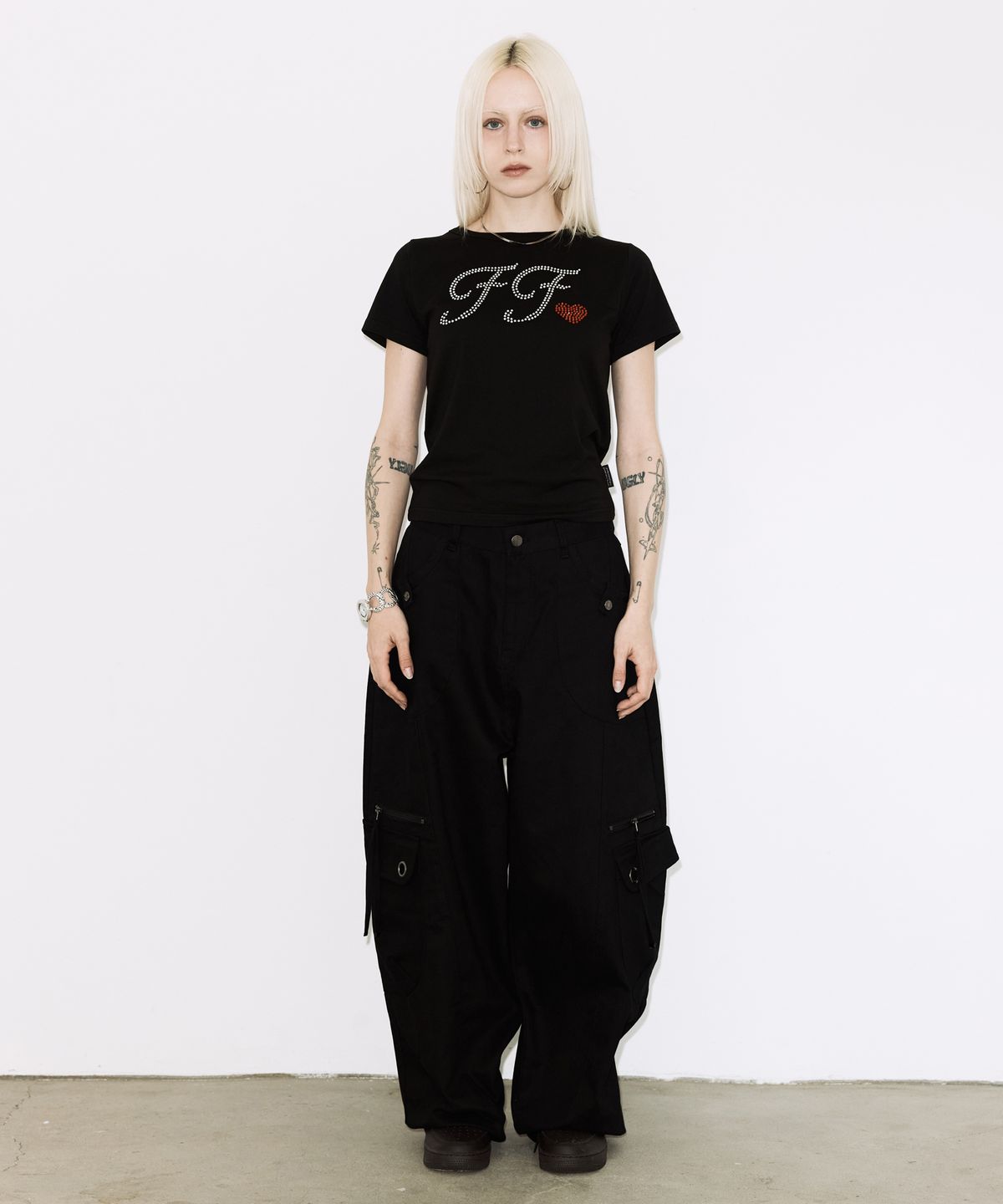 팬시클럽(FANCY CLUB) 글린트 FF 티 (BLACK) F26QB088