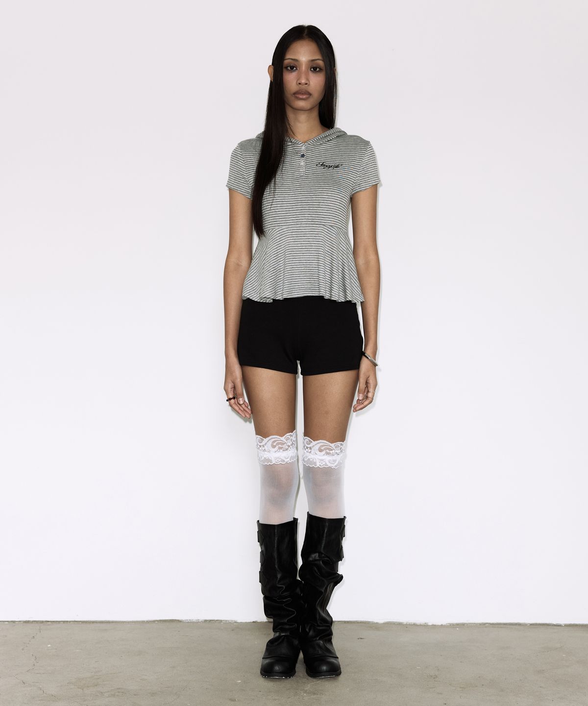 팬시클럽(FANCY CLUB) 스트라이프 후드 플레어 탑 (GRAY) F26QB072