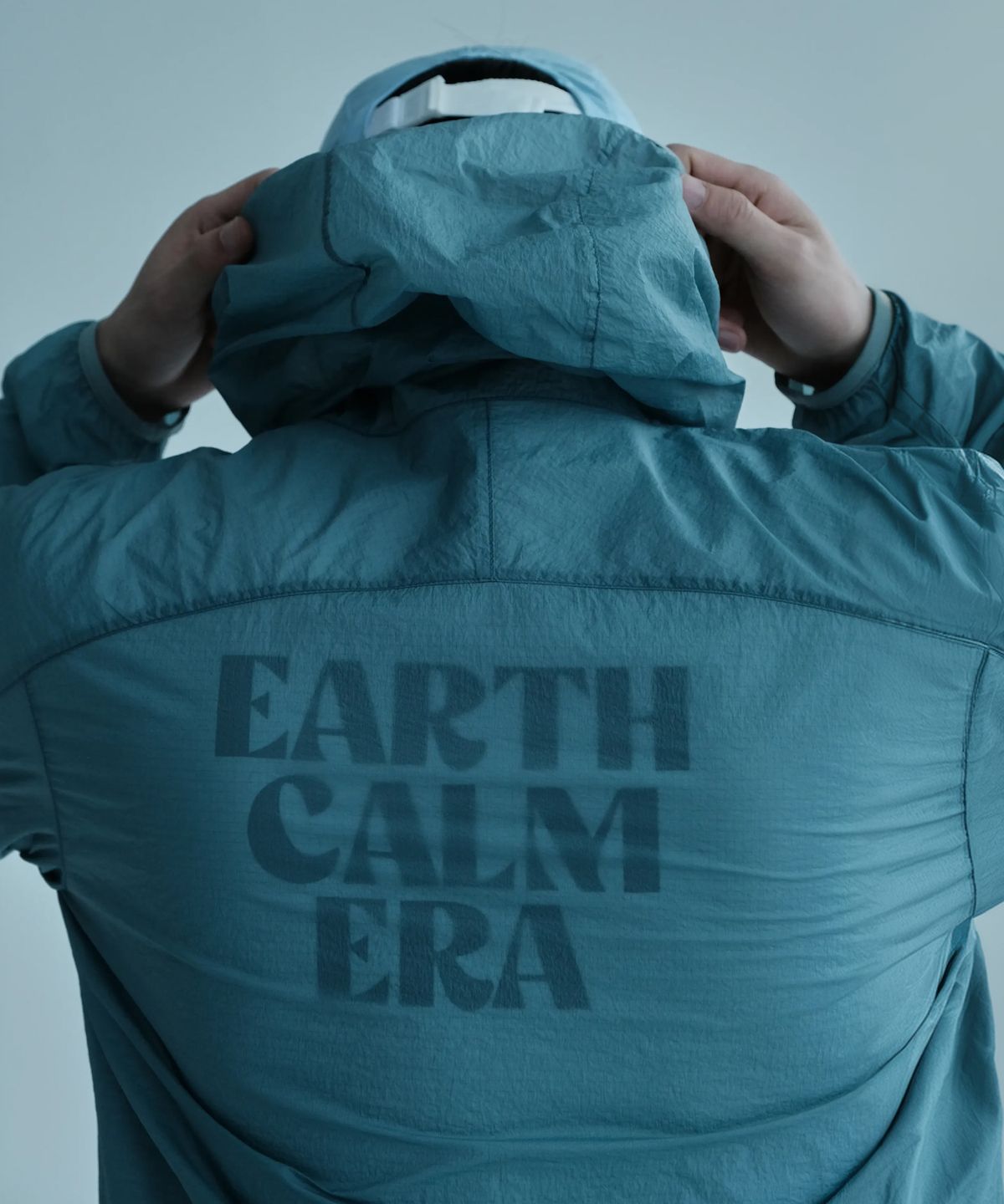 얼스캄에라(EARTH CALM ERA) 라이트웨이트 에센셜 바람막이_5컬러