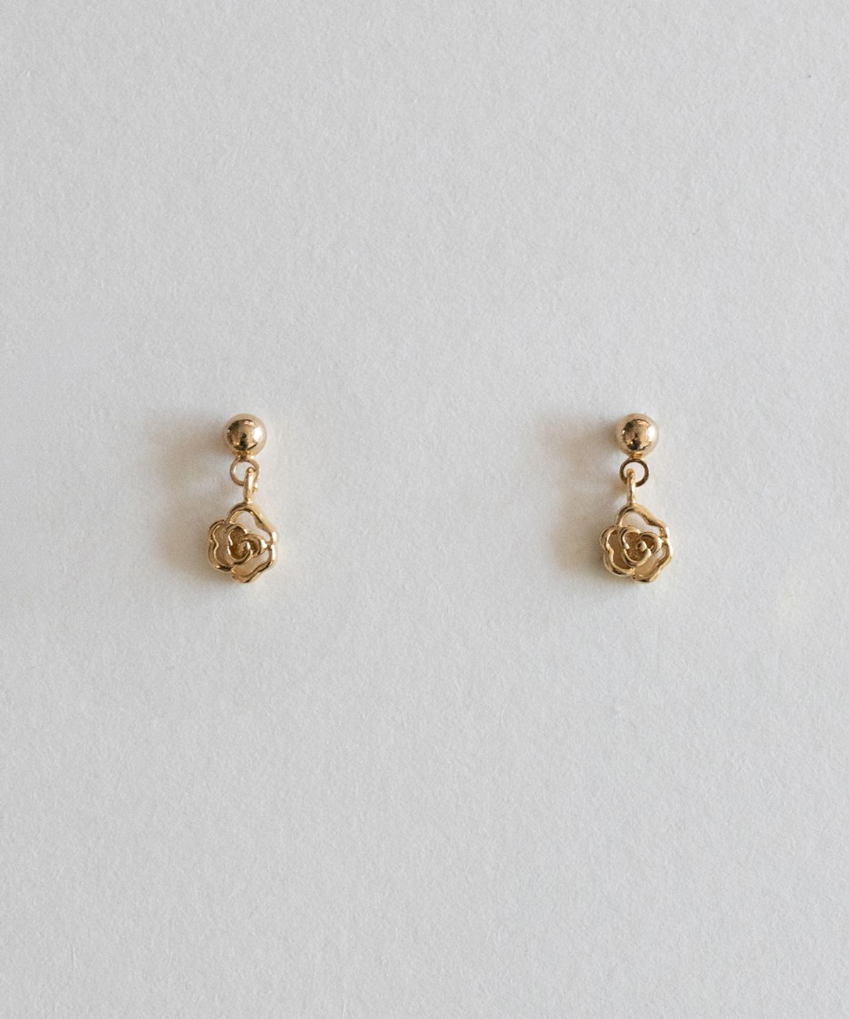 메리모티브(MERRYMOTIVE) Mini rose drop earring