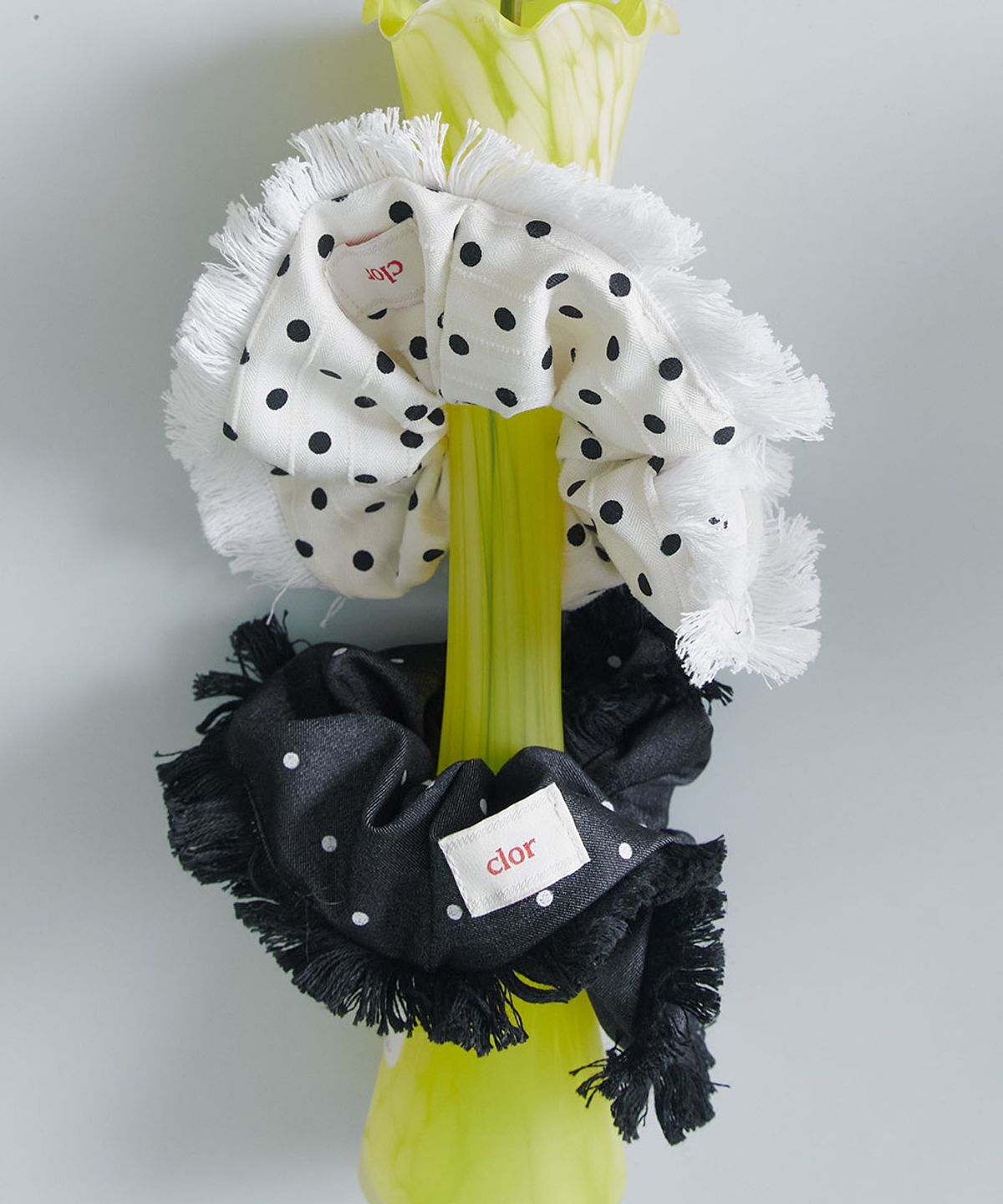 클로르(CLOR) DOTS TASSEL SCRUNCHIE - 2 colors