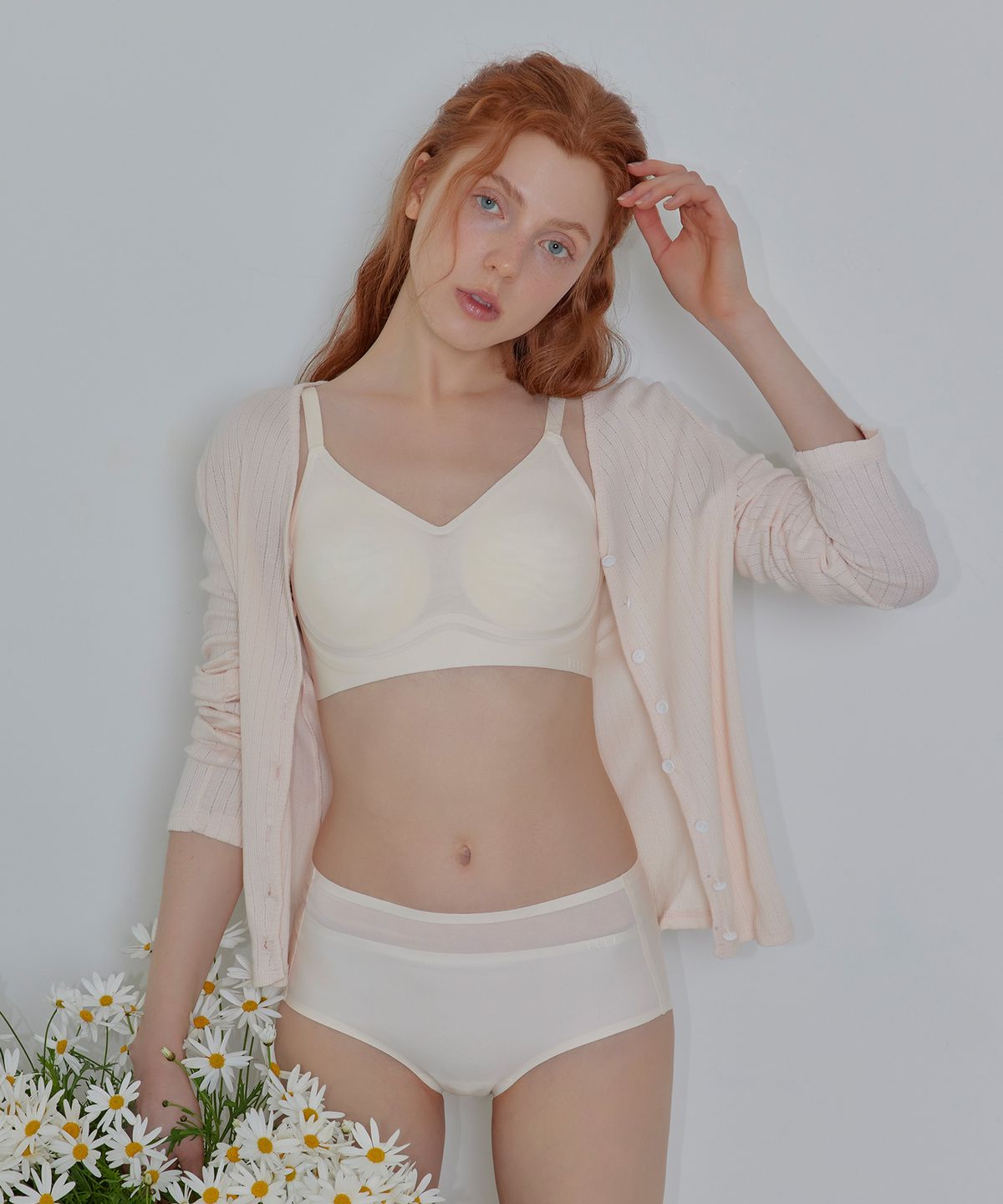 엘르이너웨어(ELLE INNERWEAR) 에어리 메쉬 풀커버 브라 팬티 세트