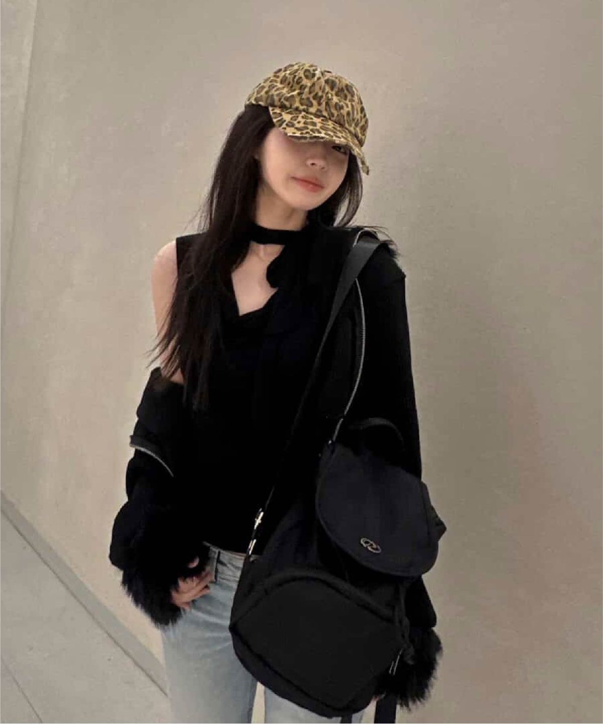 피마다지윈(PIMADAZIWIN) Signature Logo Mini Backpack [Black]