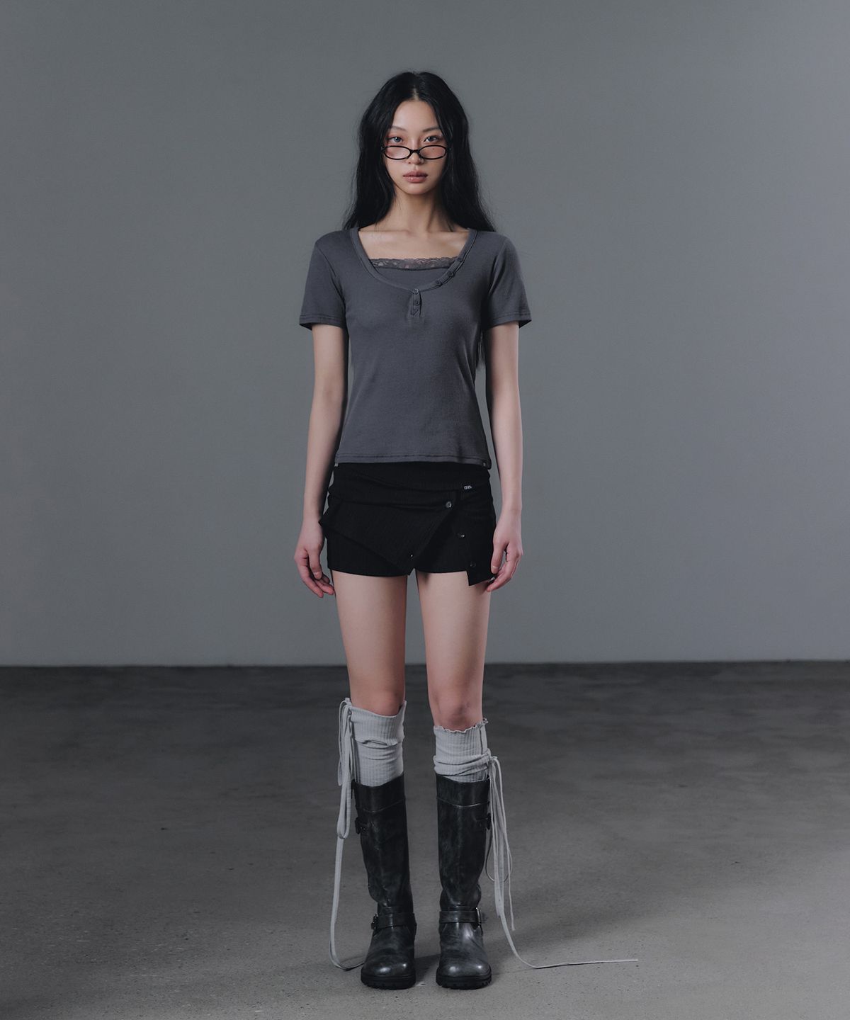 그로우하이드(GROWHIDE) 루넬 폴딩 버튼 스커트 쇼츠_블랙