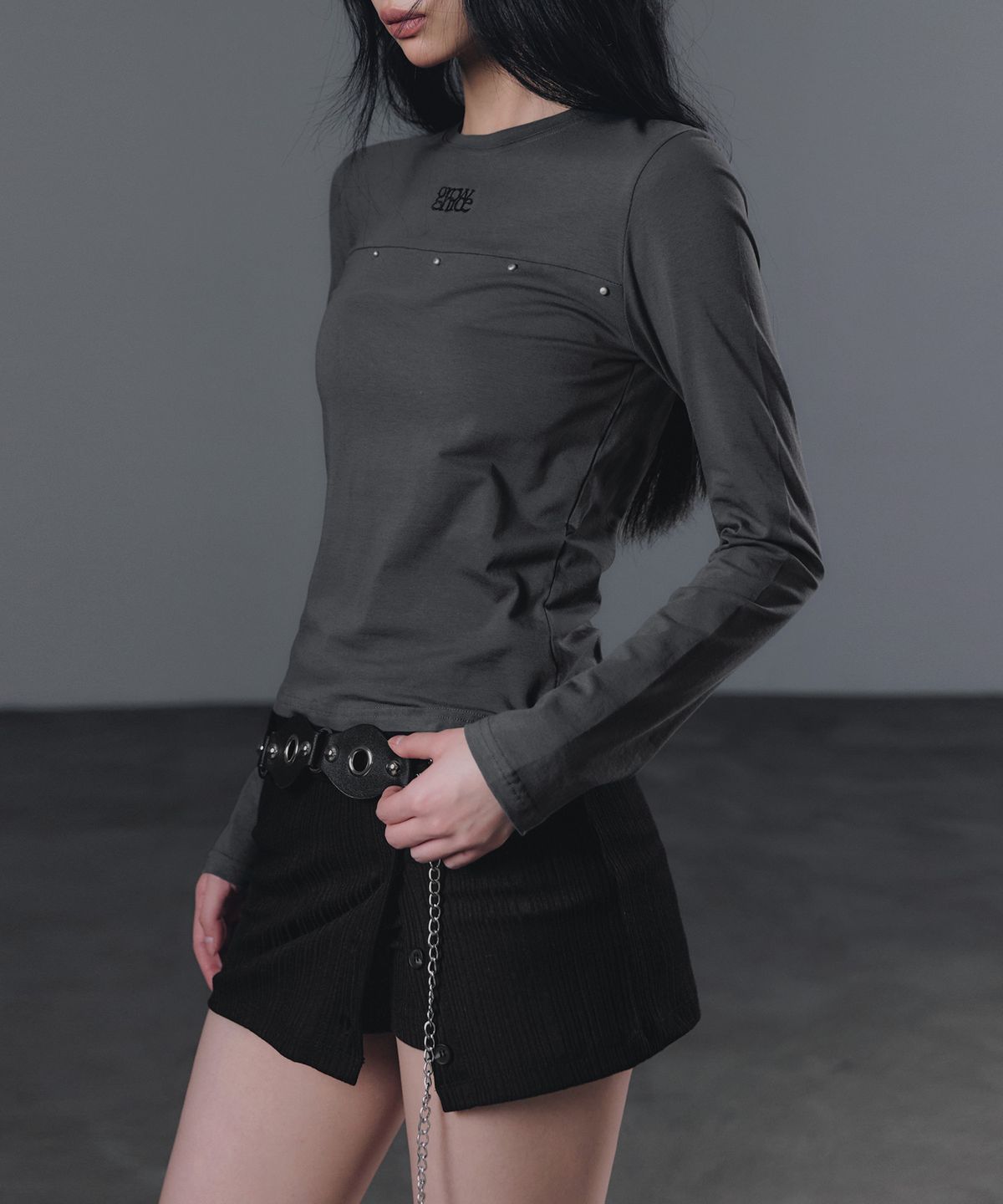 그로우하이드(GROWHIDE) 루넬 폴딩 버튼 스커트 쇼츠_블랙