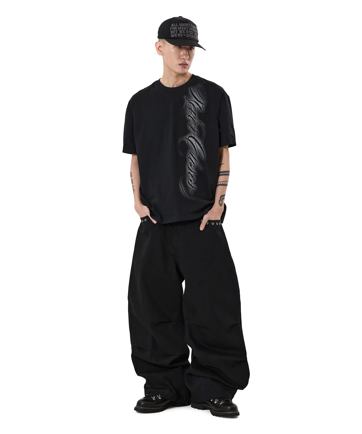 오픈야드(오와이)(OPENYARD(OY)) NOISELINE SCRIPT TEE - BLACK