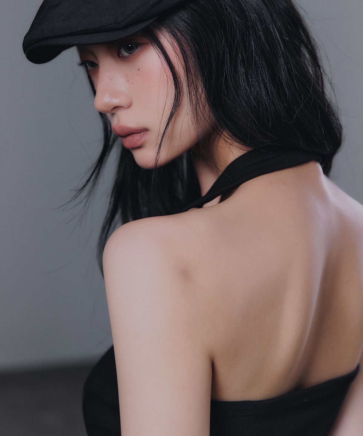 그로우하이드(GROWHIDE) 볼듀 스터드 홀터넥 슬리브리스_블랙
