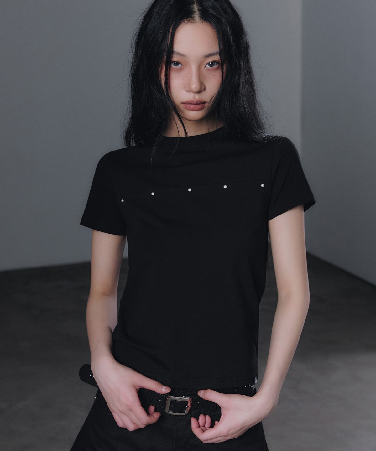 그로우하이드(GROWHIDE) 힐든 절개 스터드 반팔 티셔츠_블랙