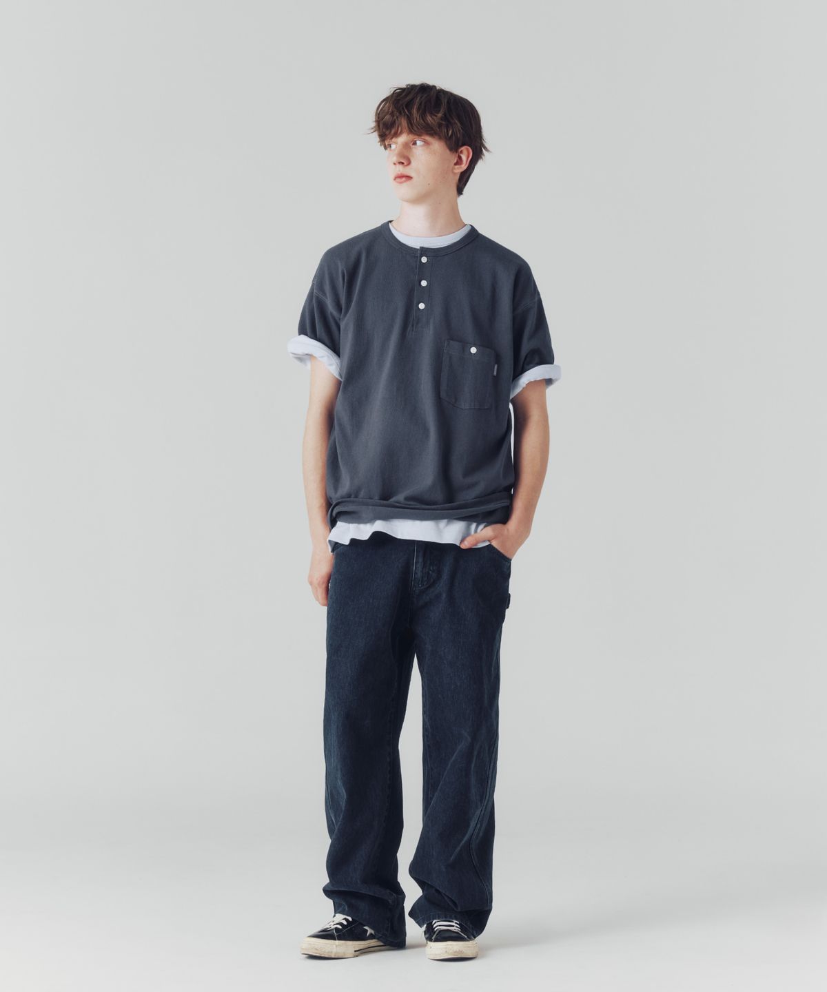 에스피오나지(ESPIONAGE) Wide Henley Pocket Tee Slate