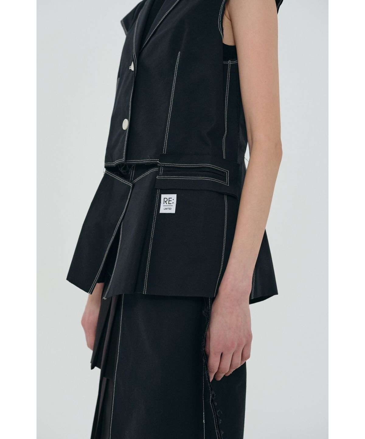 래코드(RECODE) Raw Cut Sleeveless Vest RQVAM24570BKX