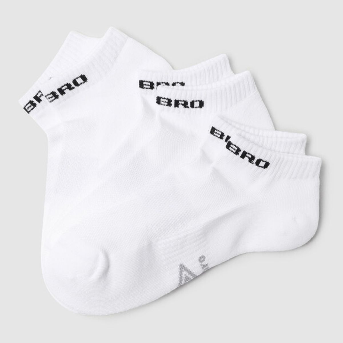 엄브로(UMBRO) 에센셜 썸머 3PACK 스니커즈 삭스 화이트 UR223SSC61