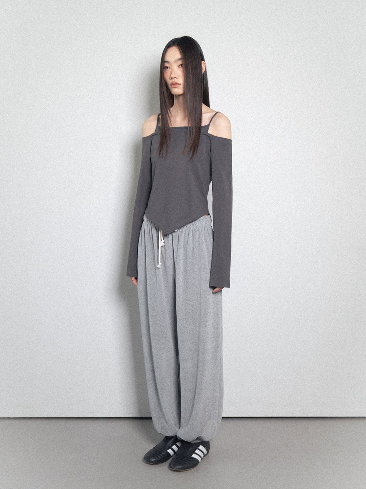비수스(VISUS) Velvet Jogger Sweatpants_Mealange