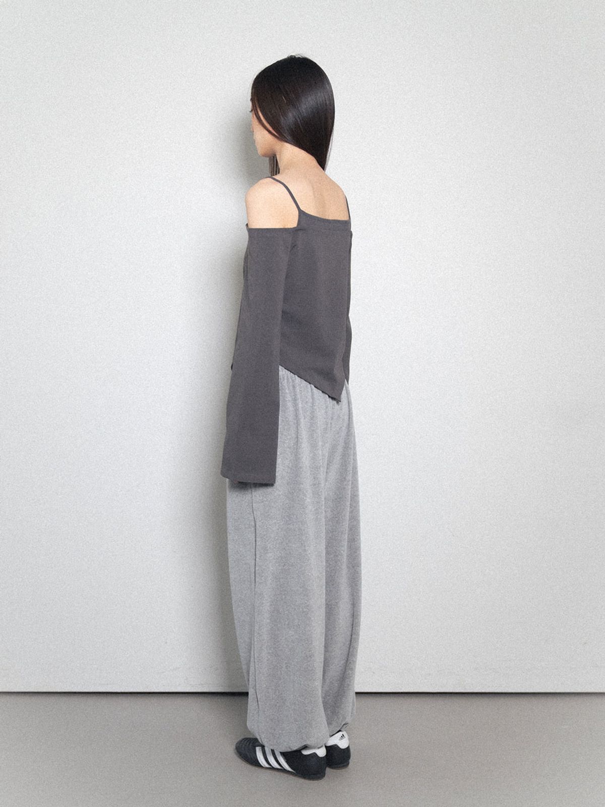 비수스(VISUS) Velvet Jogger Sweatpants_Mealange