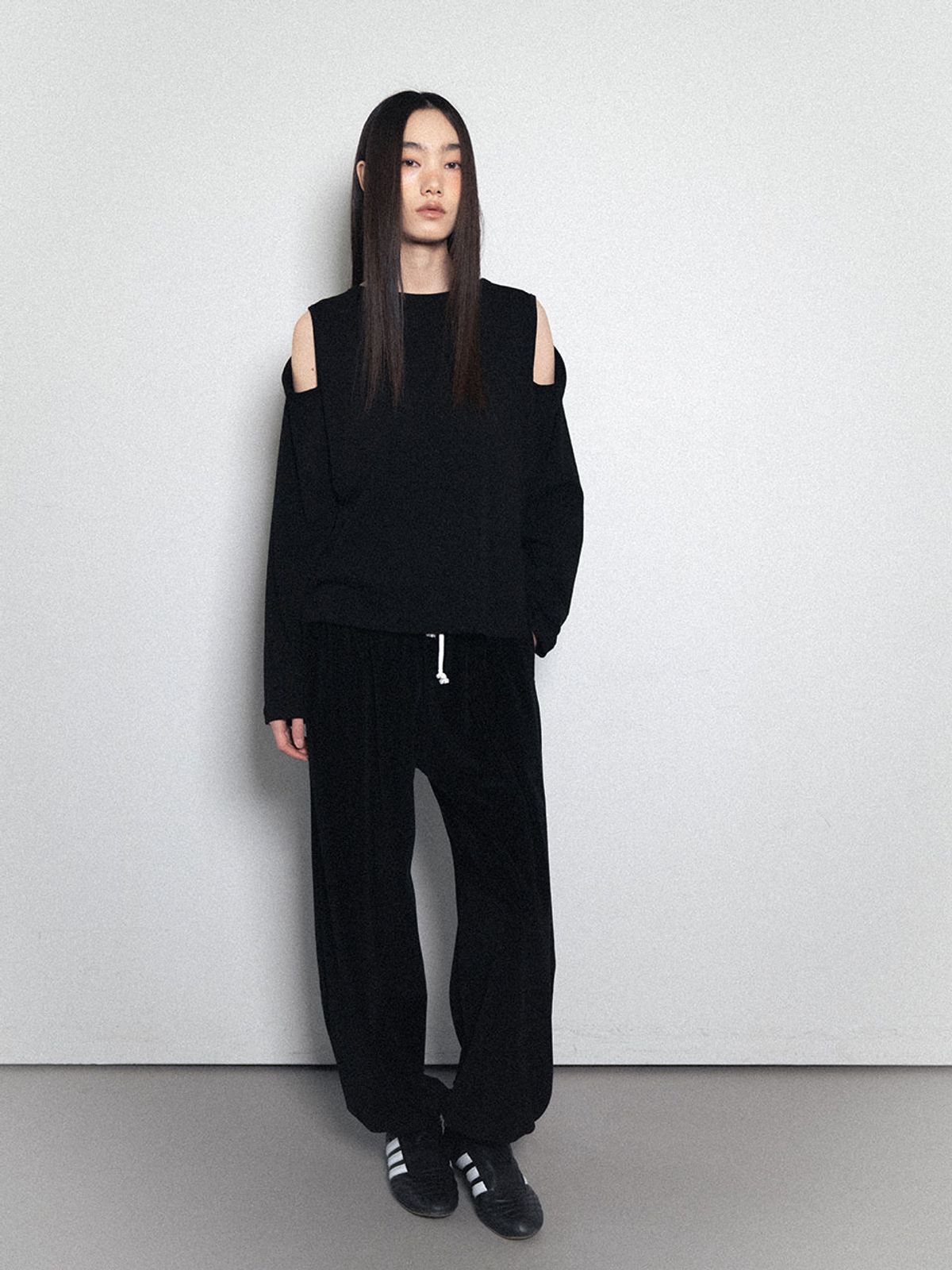 비수스(VISUS) Velvet Jogger Sweatpants_Black