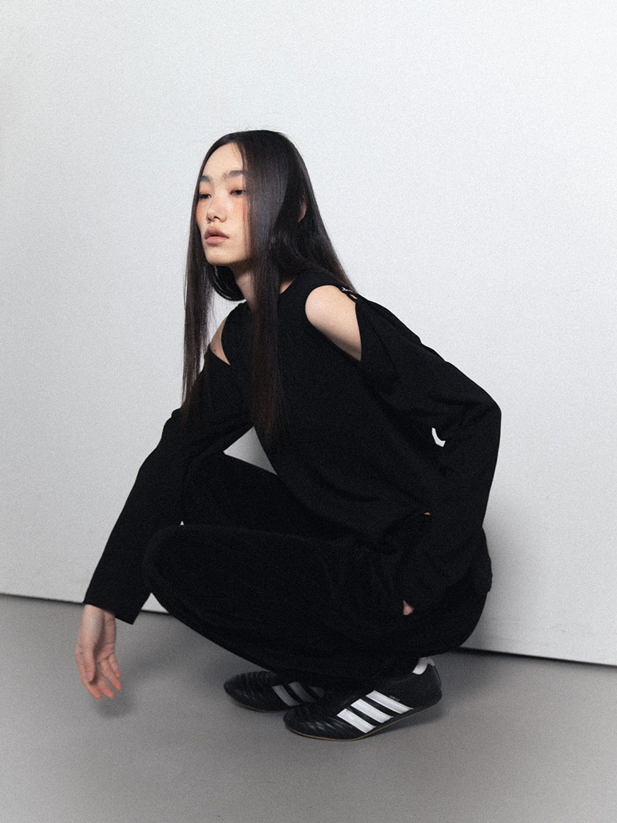 비수스(VISUS) Velvet Jogger Sweatpants_Black