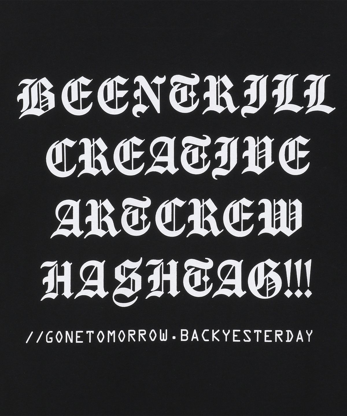 빈트릴(BEENTRILL) 고딕 레터링 백 로고 오버핏 반팔티(블랙)