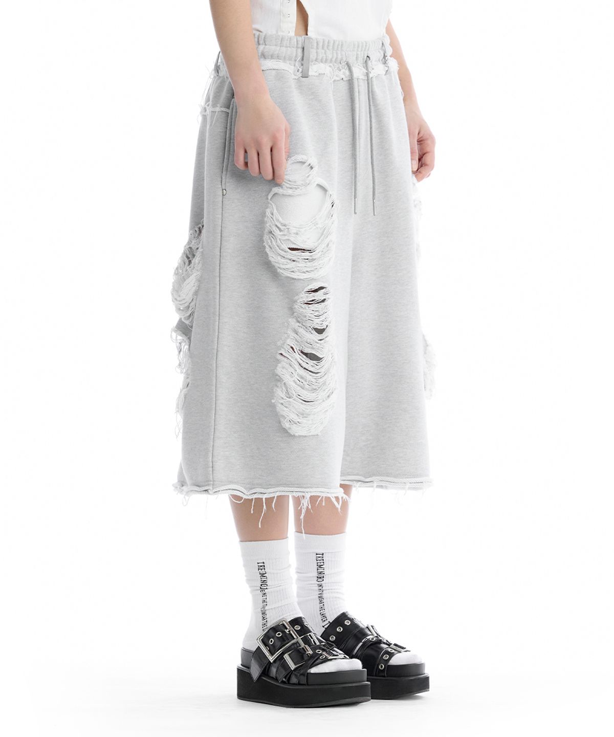 트리밍버드(TREEMINGBIRD) Scratch Damage Bermuda Sweat Pants [ Melange Gray ]