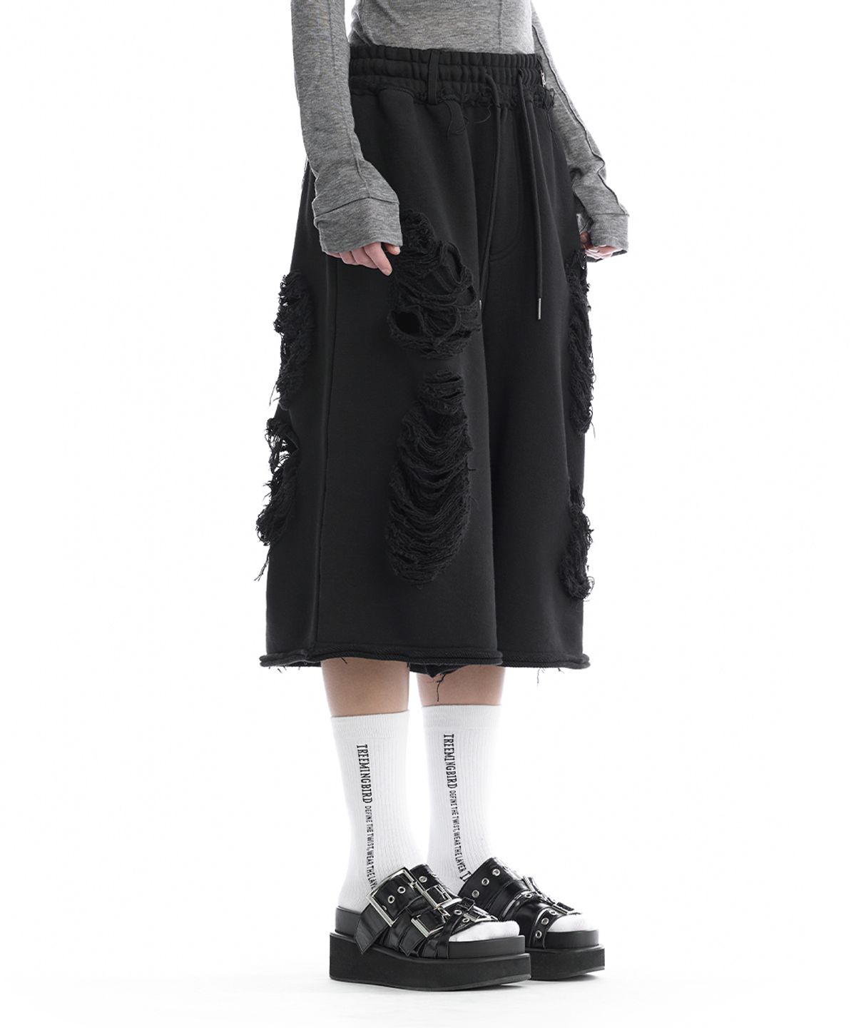 트리밍버드(TREEMINGBIRD) Scratch Damage Bermuda Sweat Pants [ Black ]